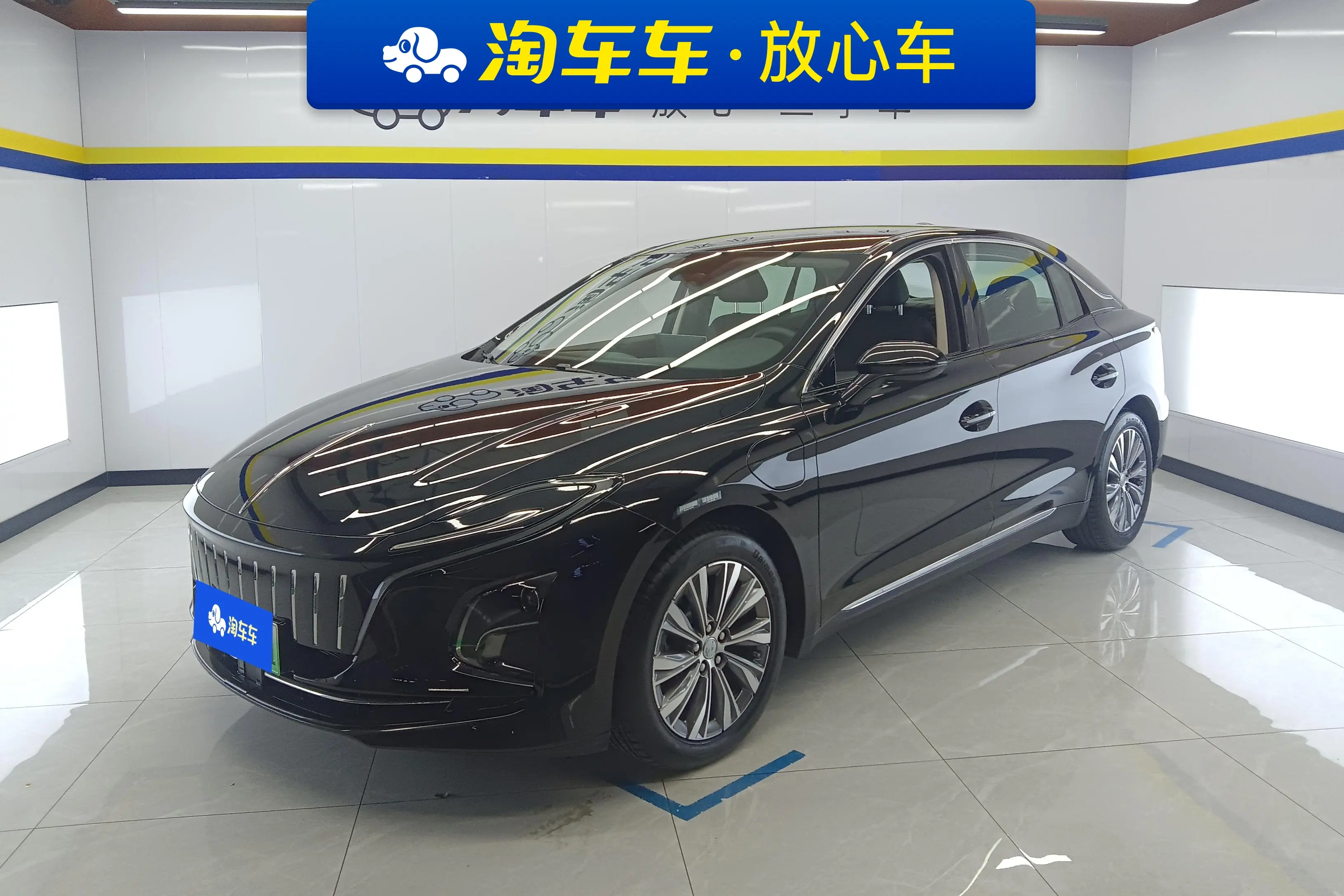 Hongqi E-QM5  из Китая