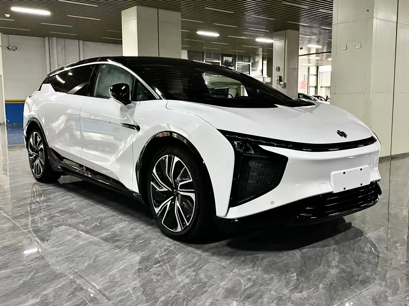 HiPhi X  из Китая