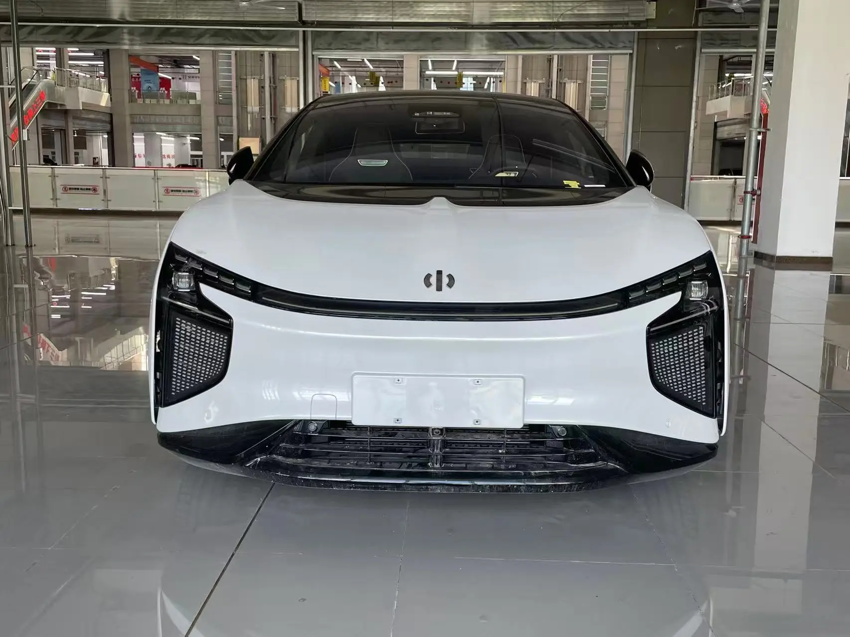 HiPhi X  из Китая