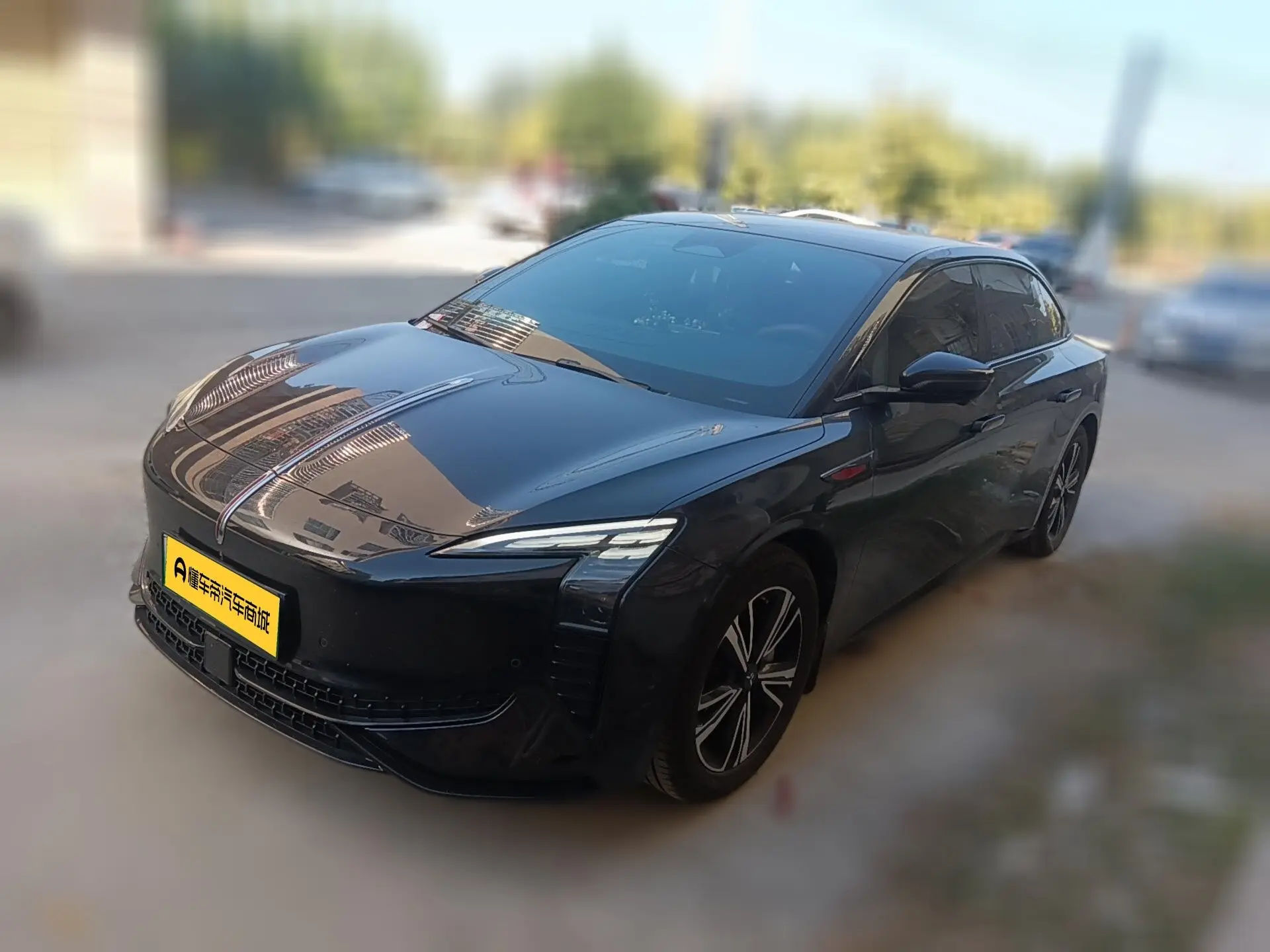 Hongqi EH7  из Китая