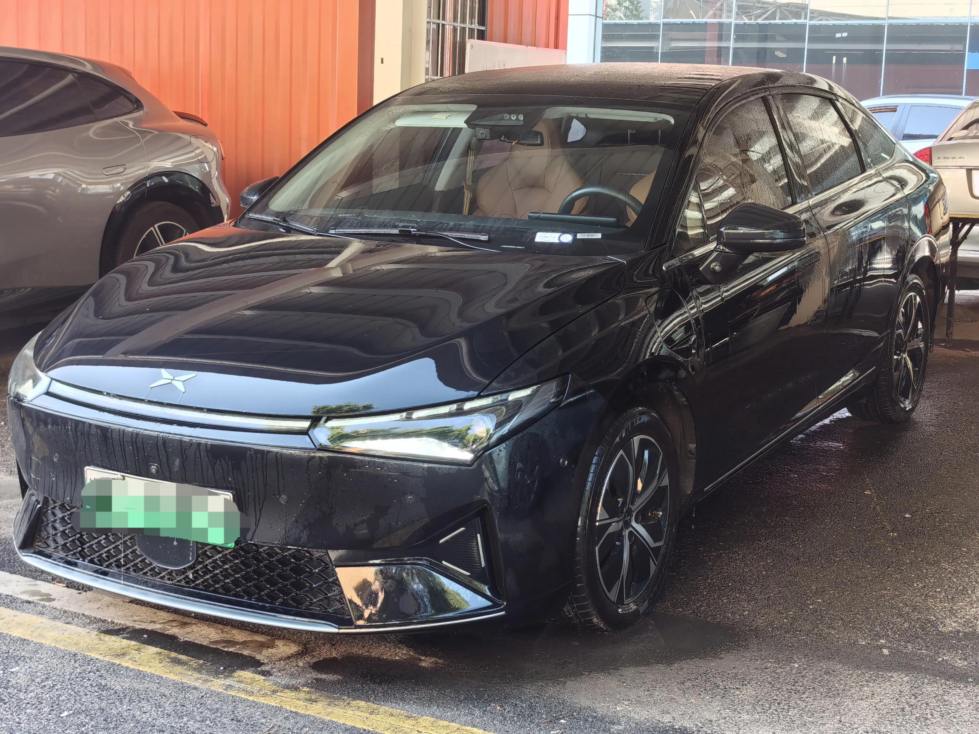 Xpeng P5  из Китая