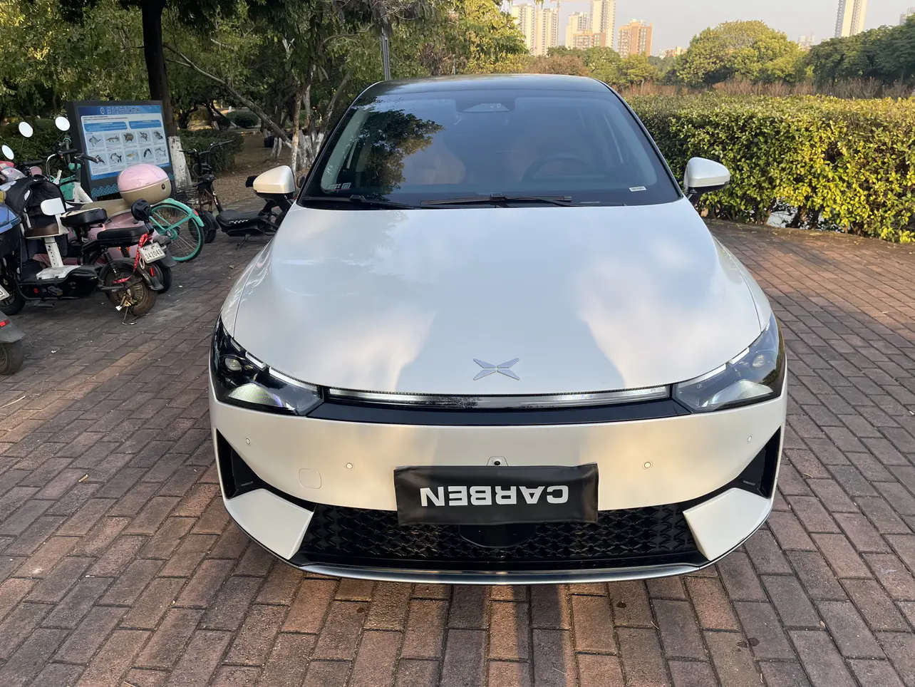 Xpeng P5  из Китая