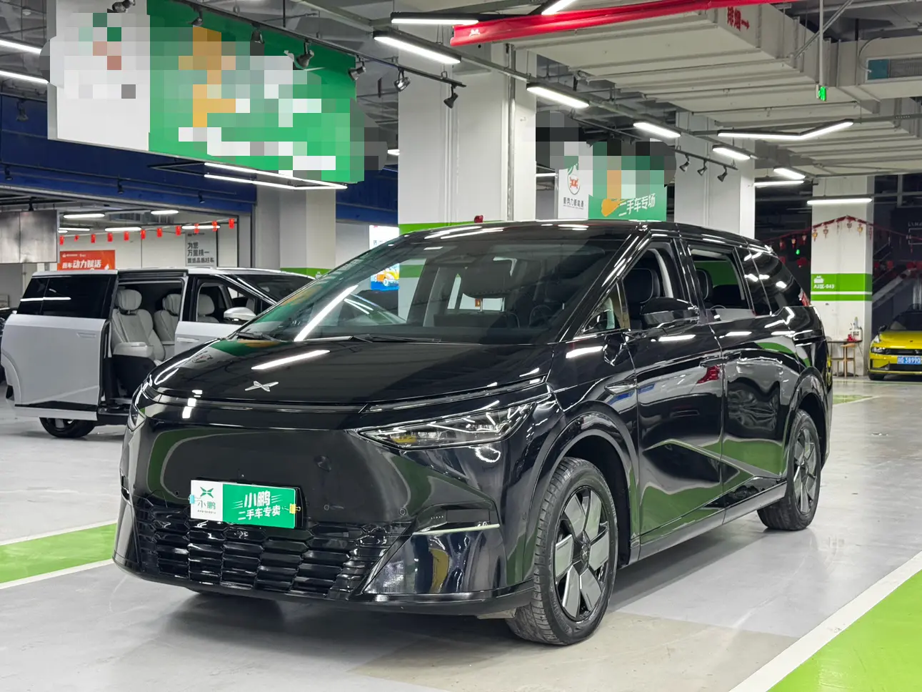 Xpeng X9  из Китая