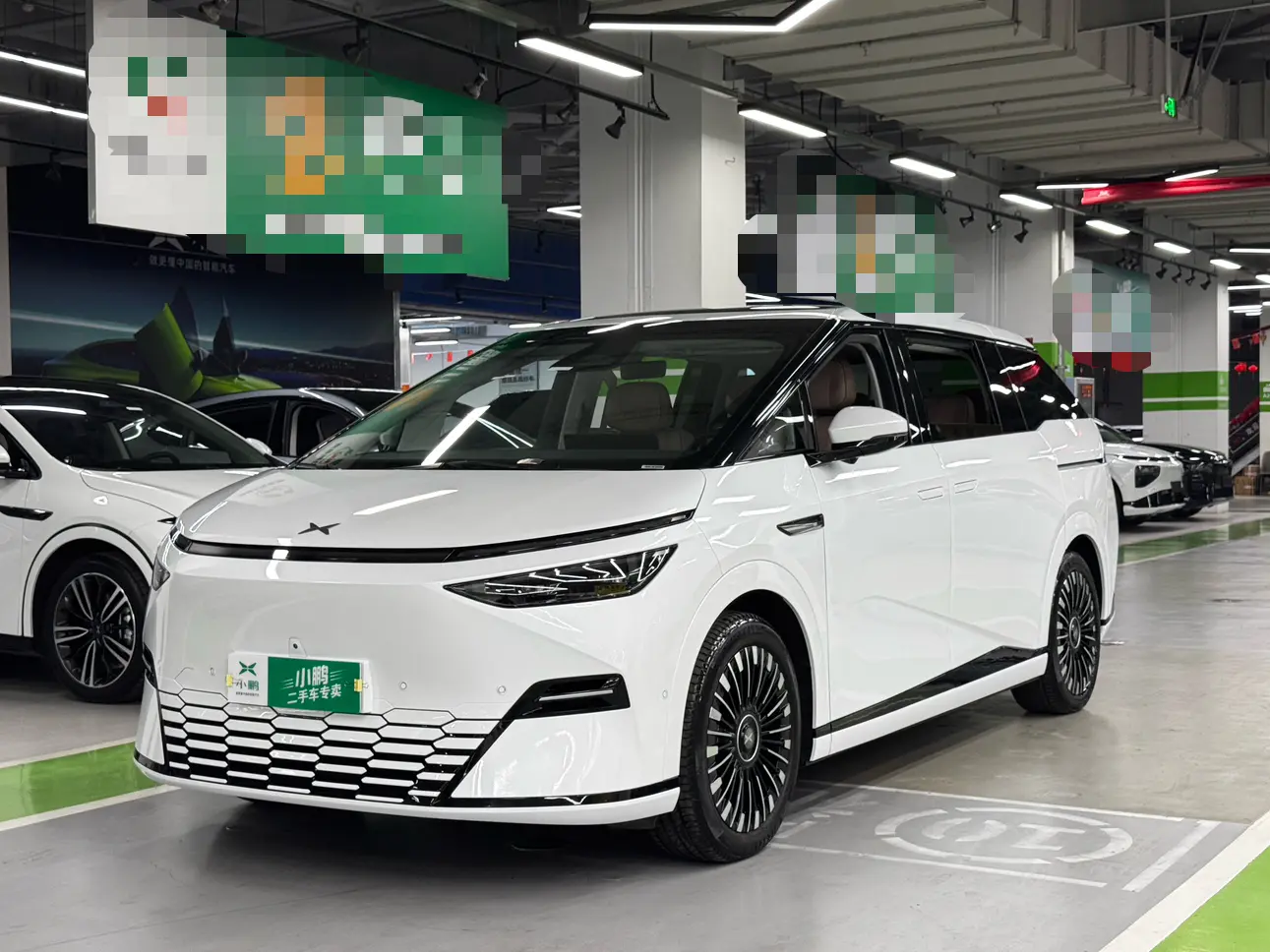 Xpeng X9  из Китая