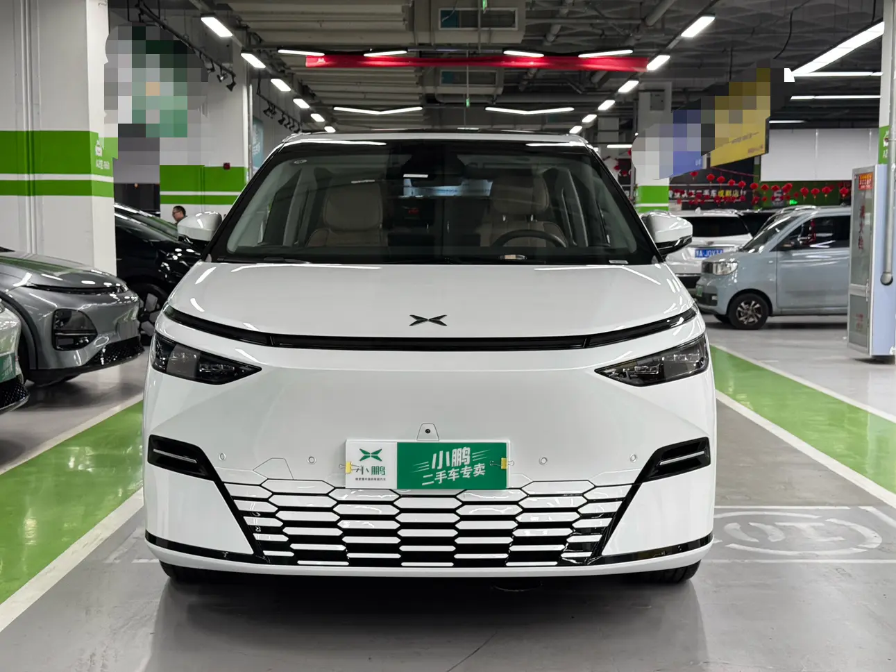 Xpeng X9  из Китая