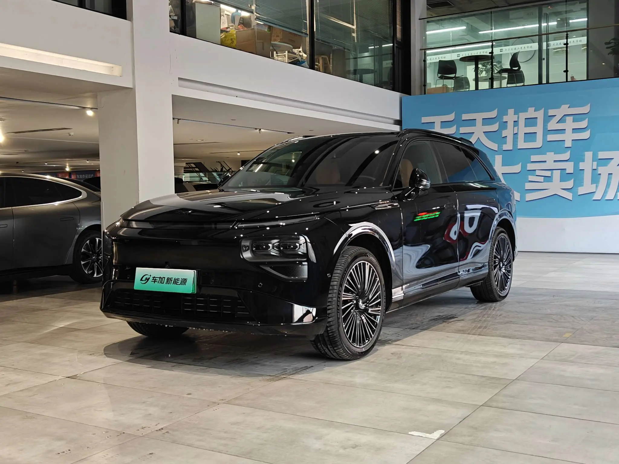 Xpeng G9  из Китая