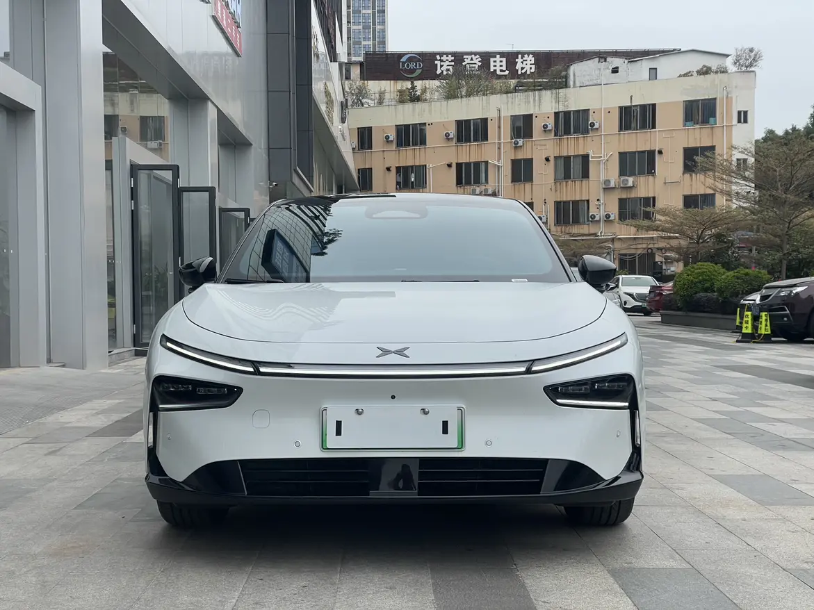 Xpeng P7+  из Китая