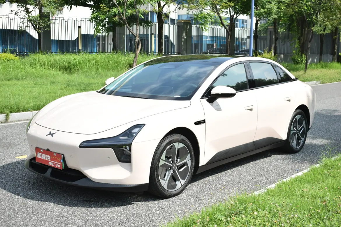 Xpeng Xiaopeng MONA M03  из Китая