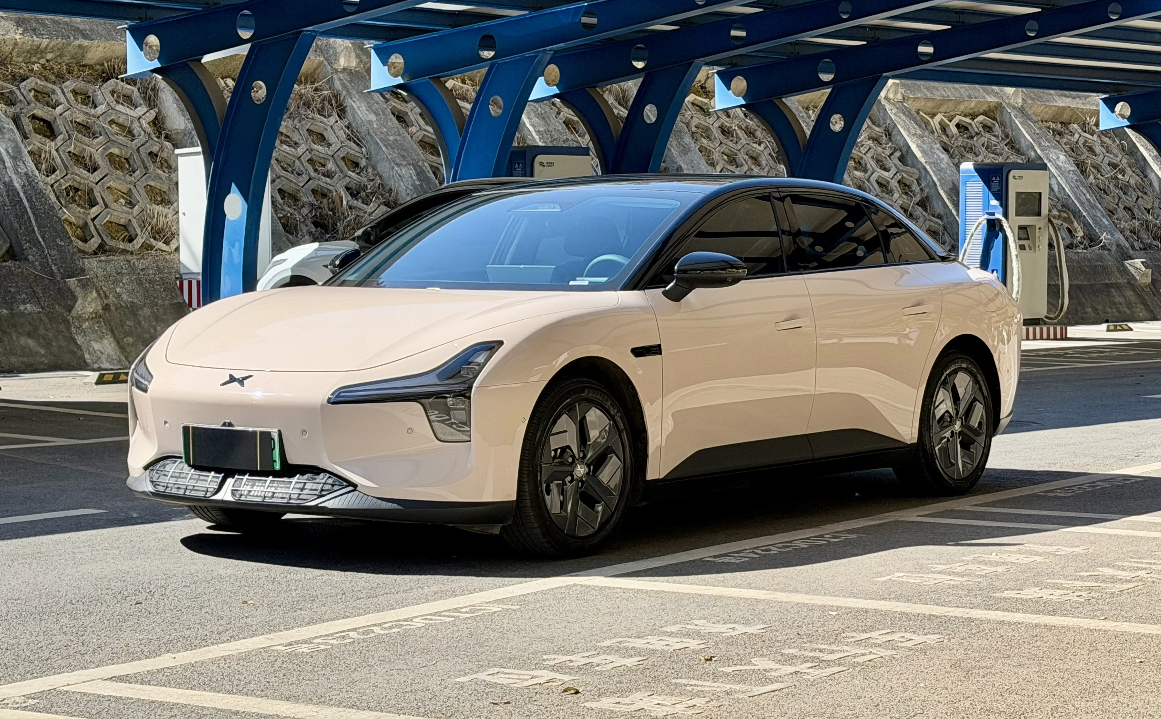 Xpeng Xiaopeng MONA M03  из Китая