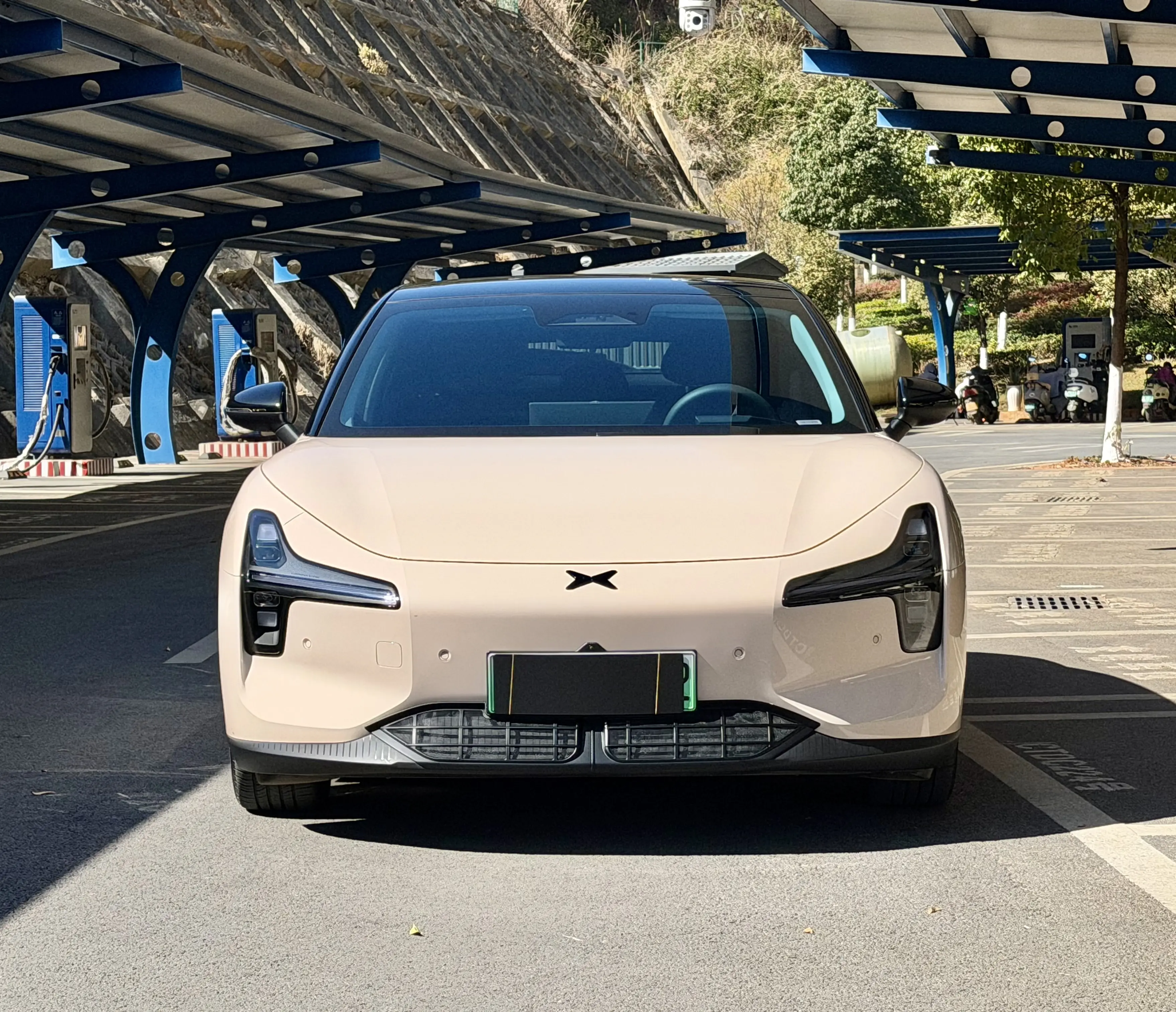 Xpeng Xiaopeng MONA M03  из Китая