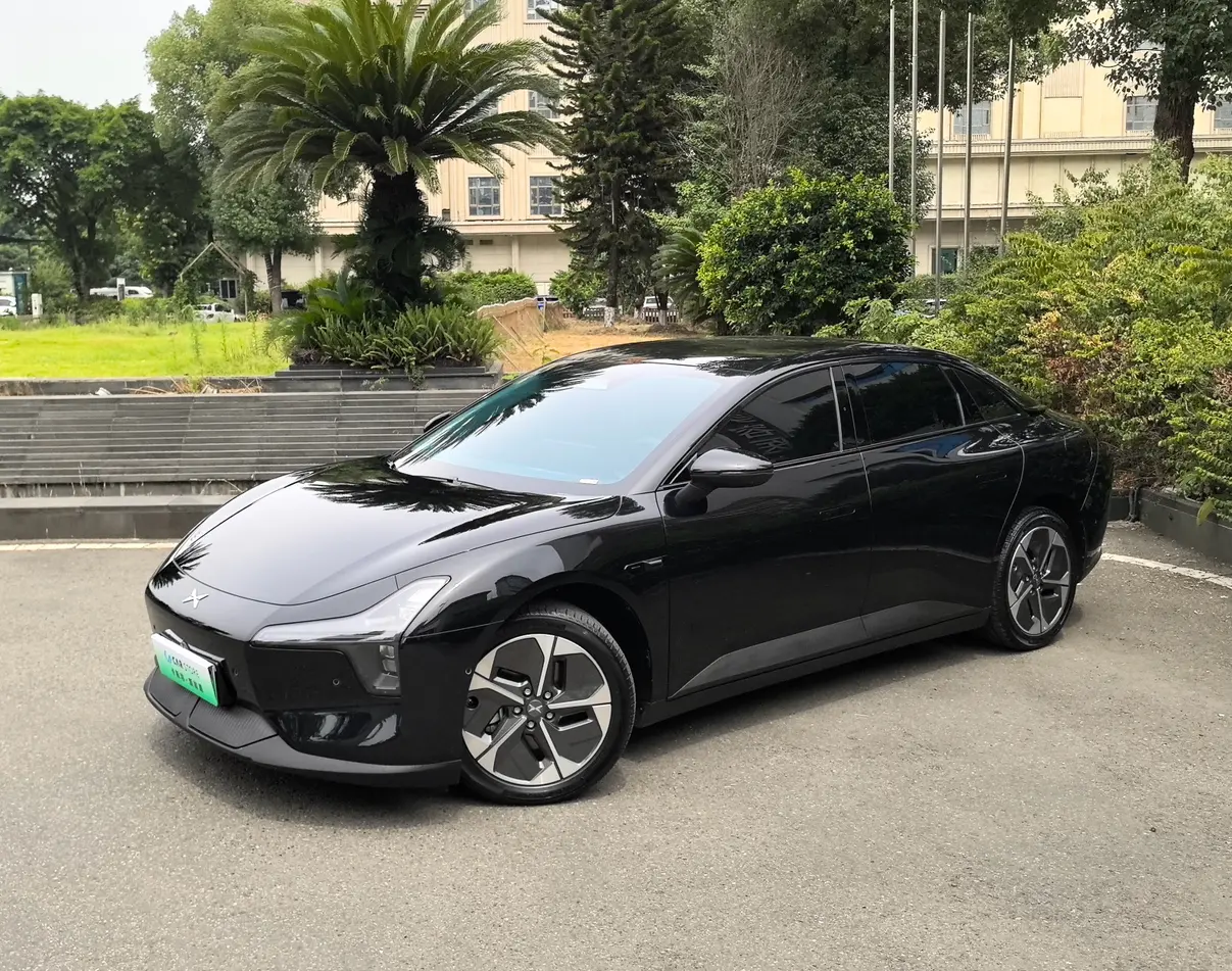 Xpeng Xiaopeng MONA M03  из Китая