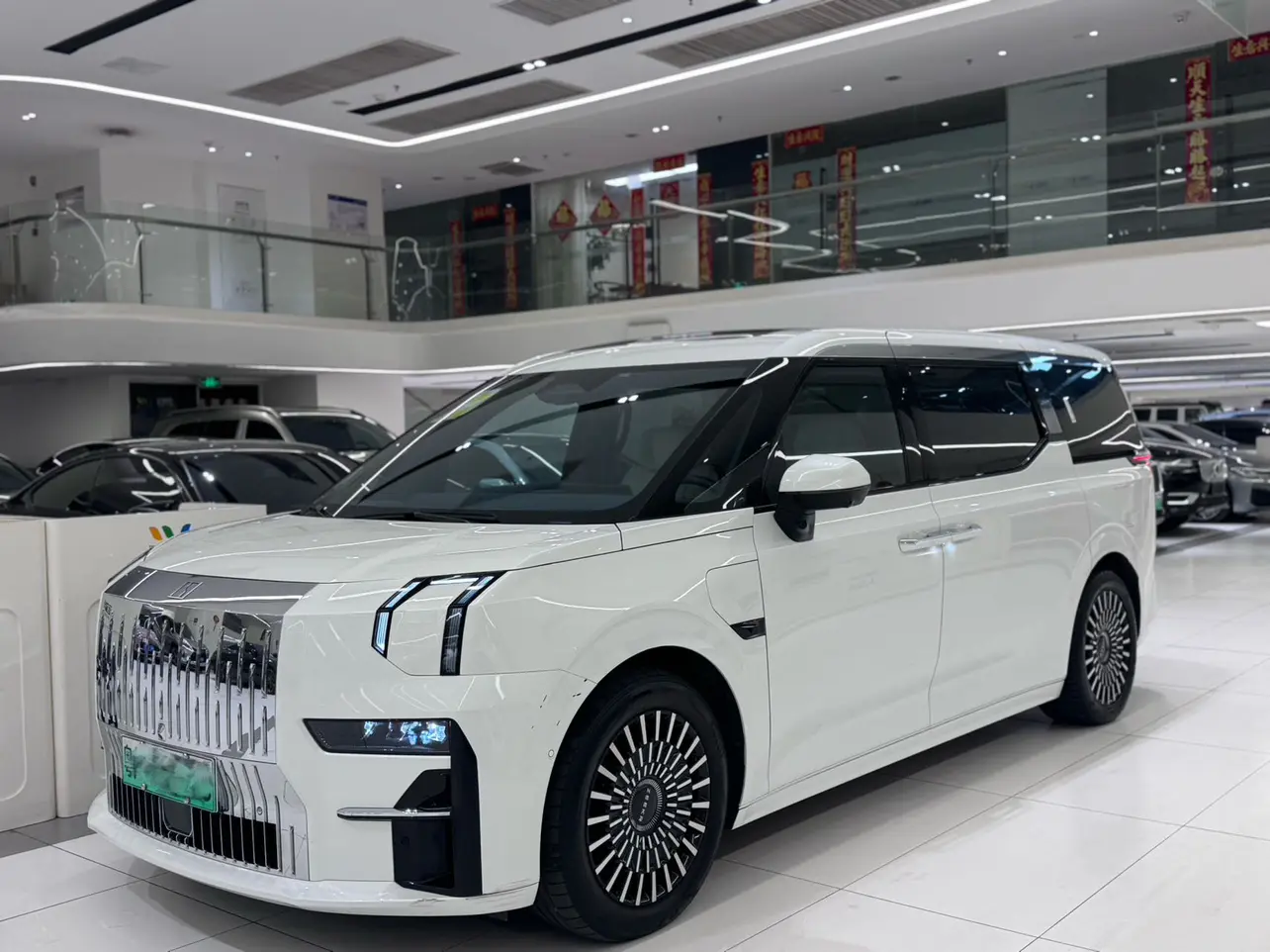 ZEEKR 009  из Китая