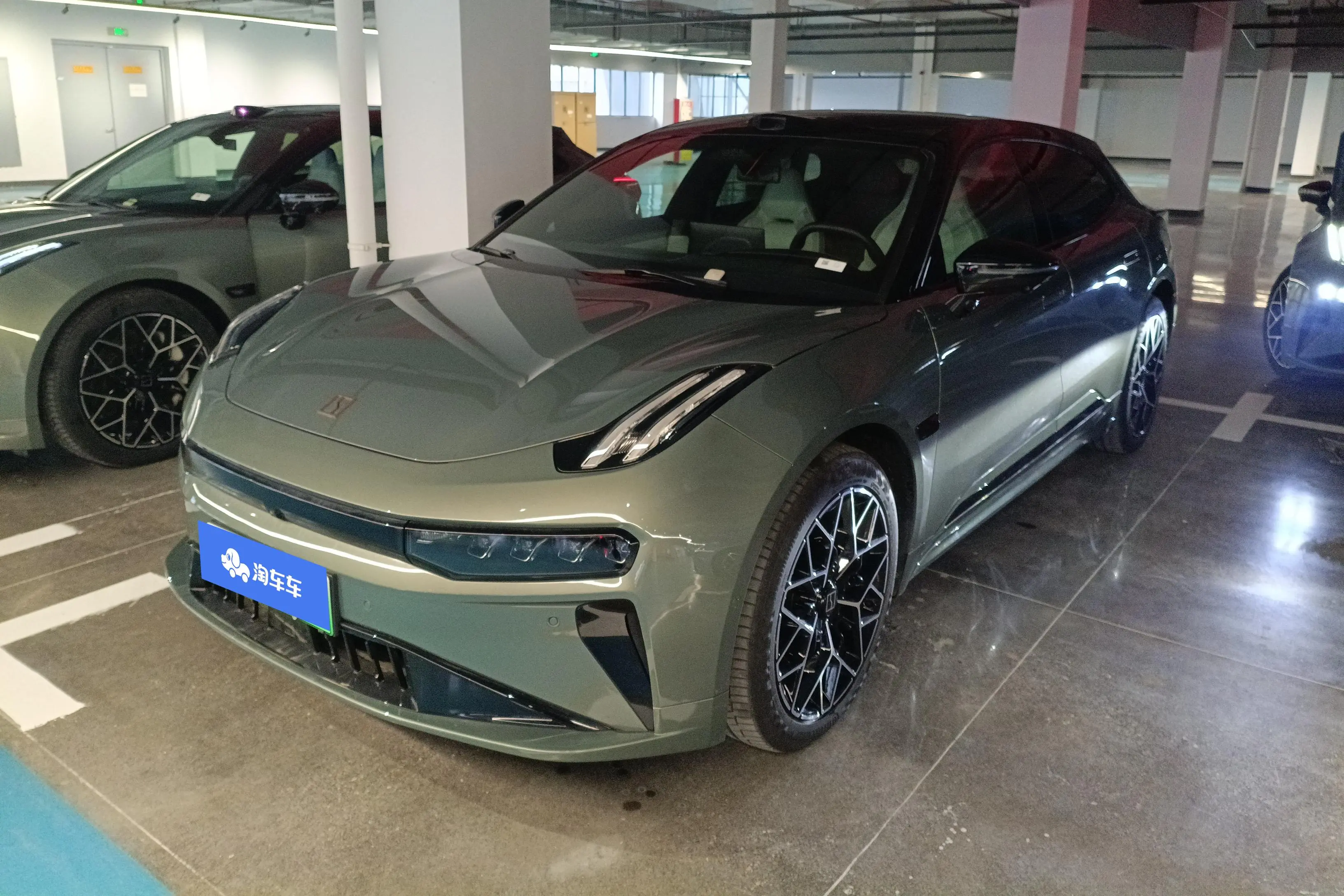 ZEEKR 001  из Китая