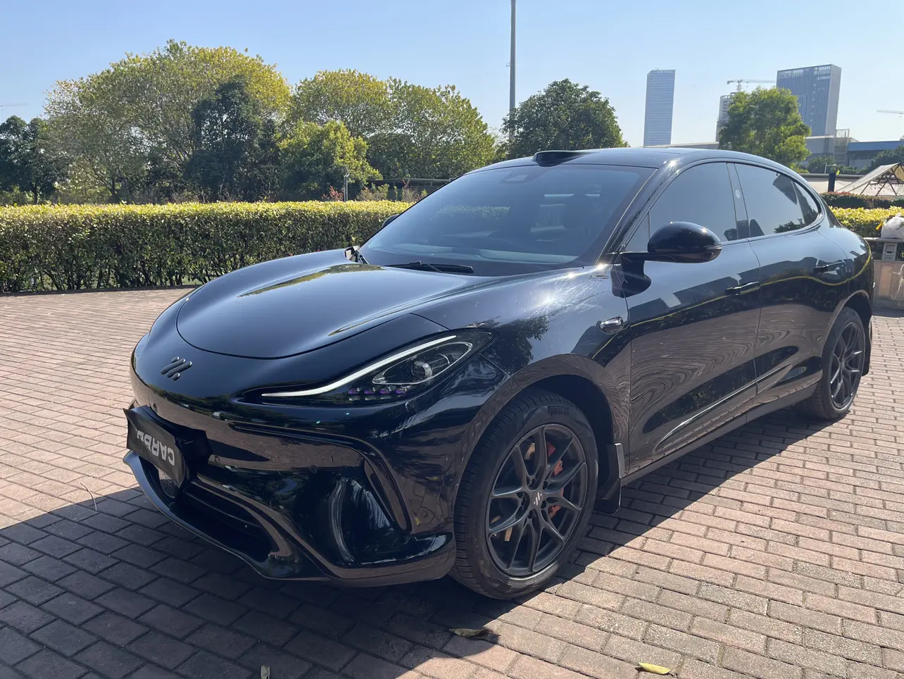 Zhiji LS6  из Китая