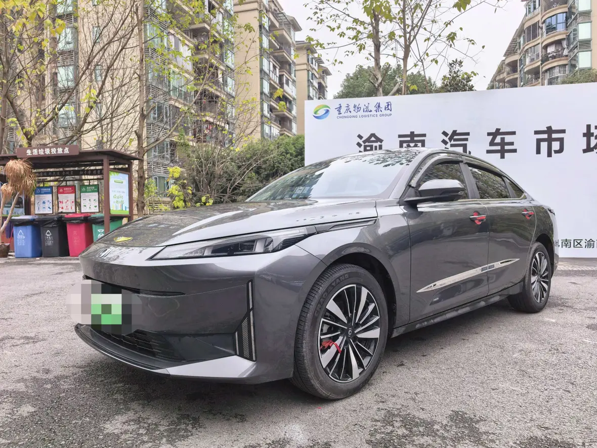 Changan Qiyuan A05  из Китая