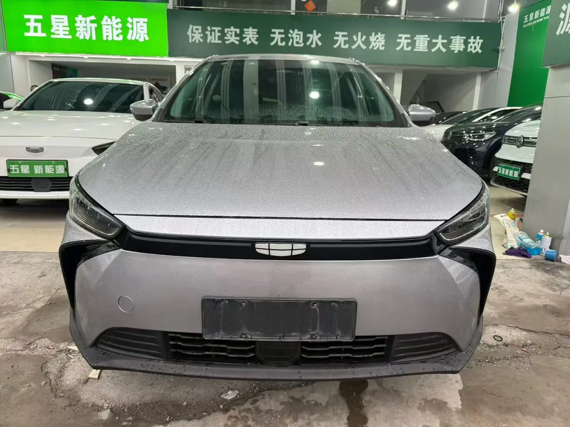 Geely Geometry M6  из Китая