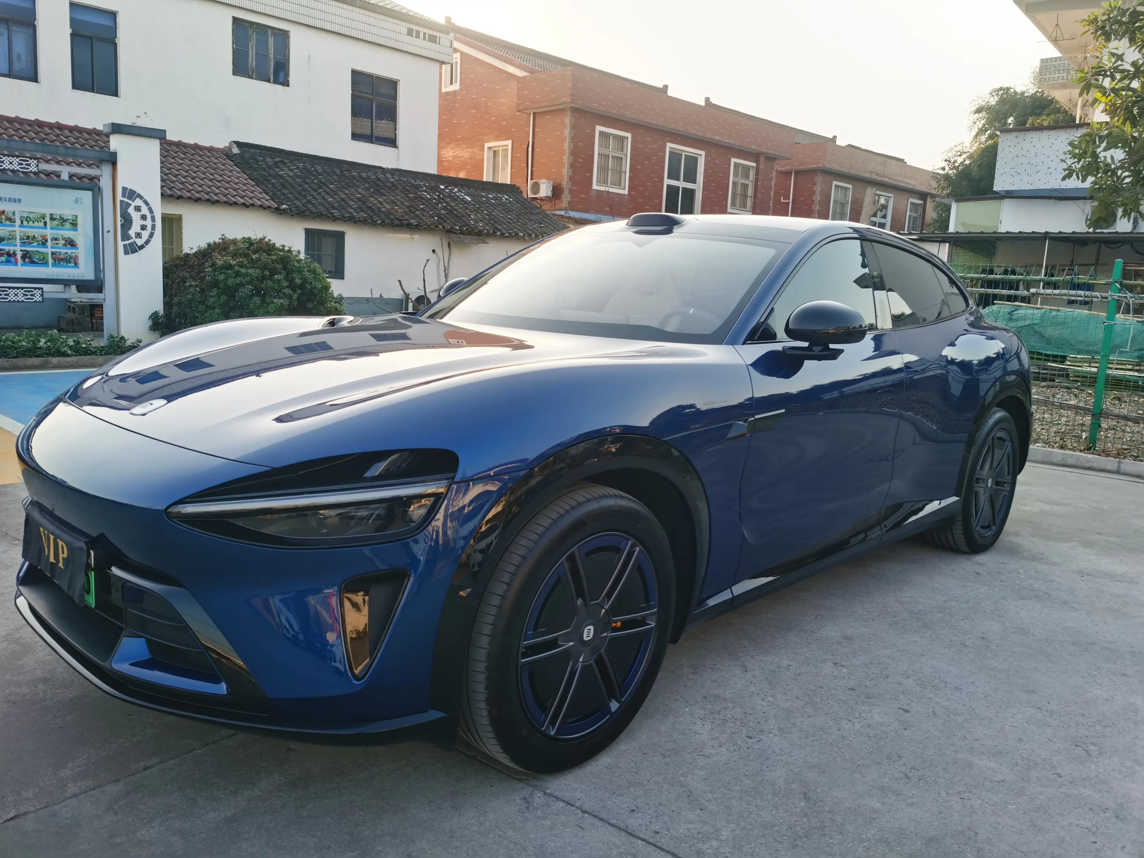 Xiaomi car Xiaomi YU7  из Китая