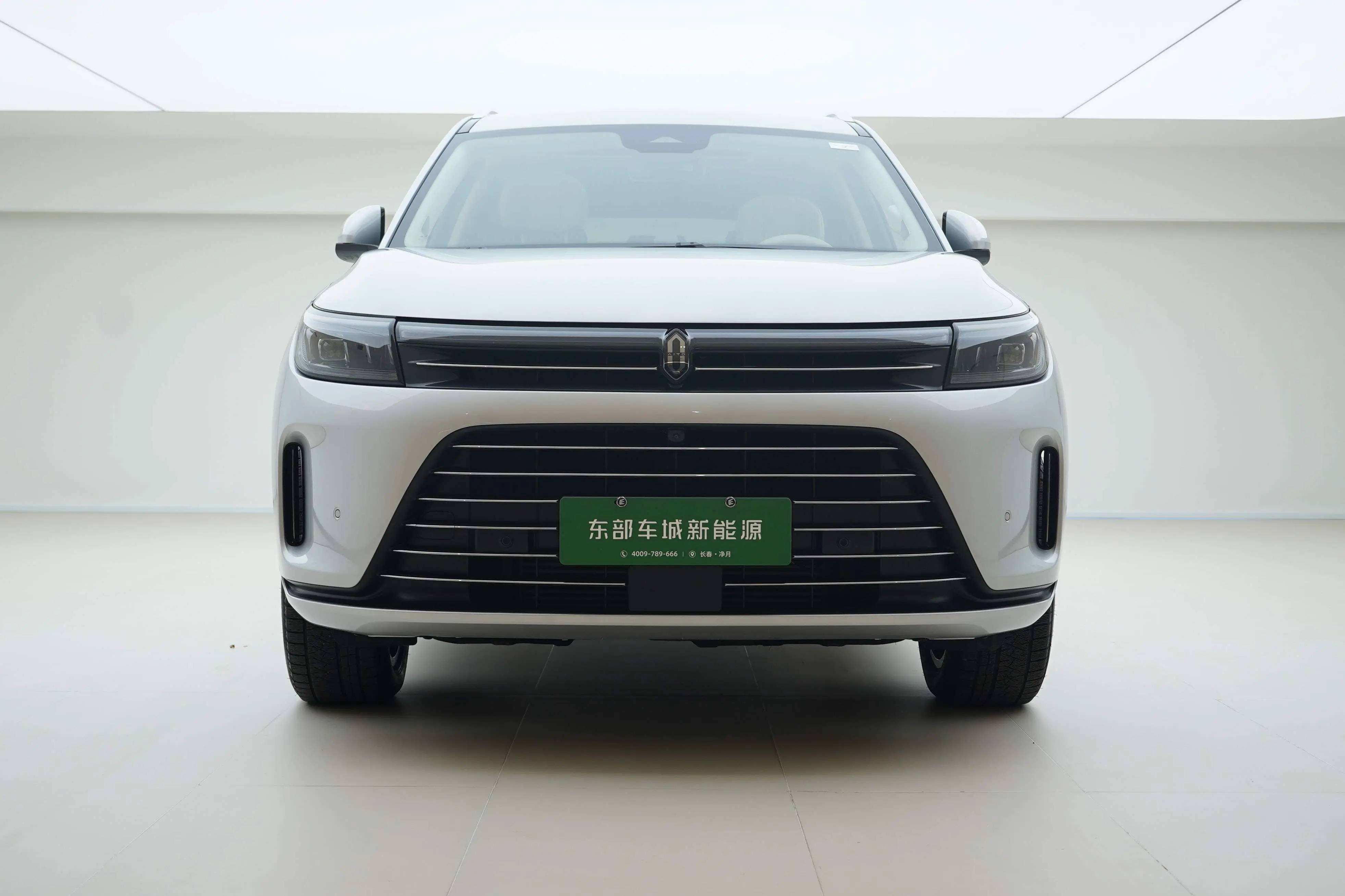 AITO M7 (Wenjie M7)  из Китая