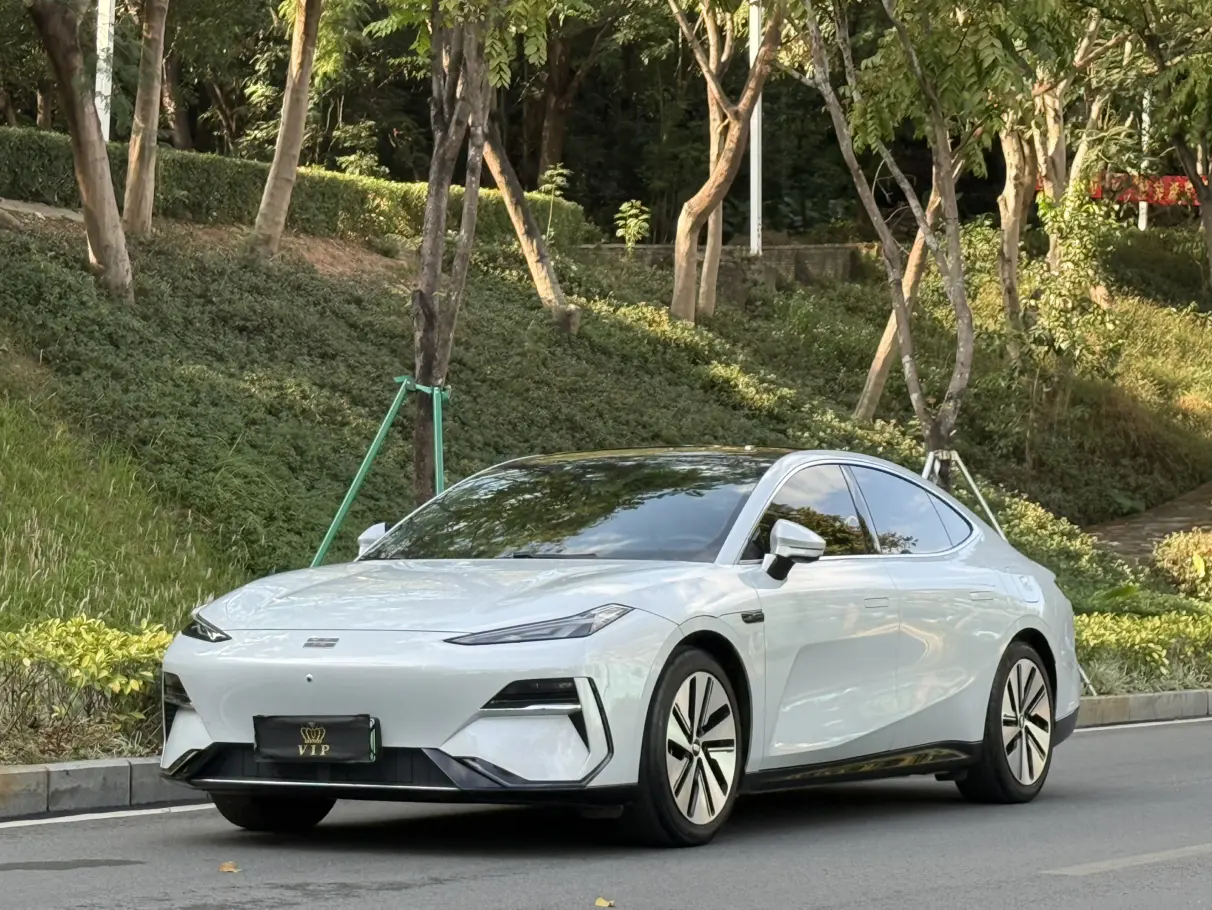 Geely Galaxy E8  из Китая