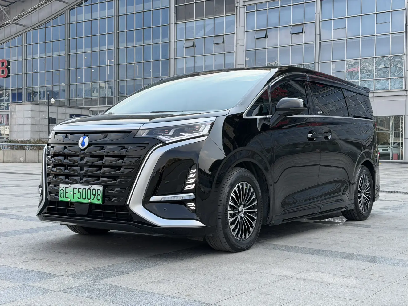 Denza D9 DM  из Китая