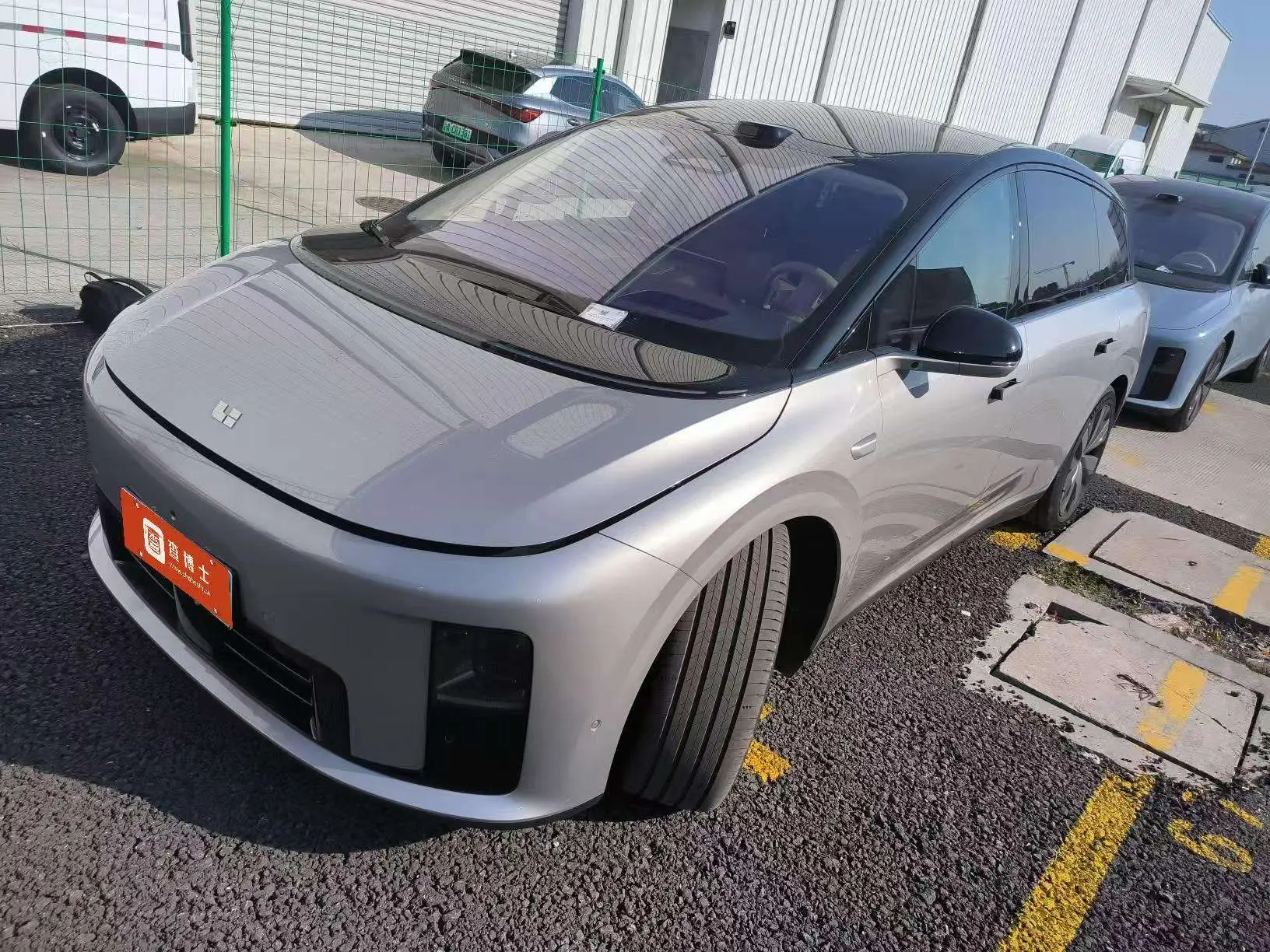 Li Ideal i8  из Китая