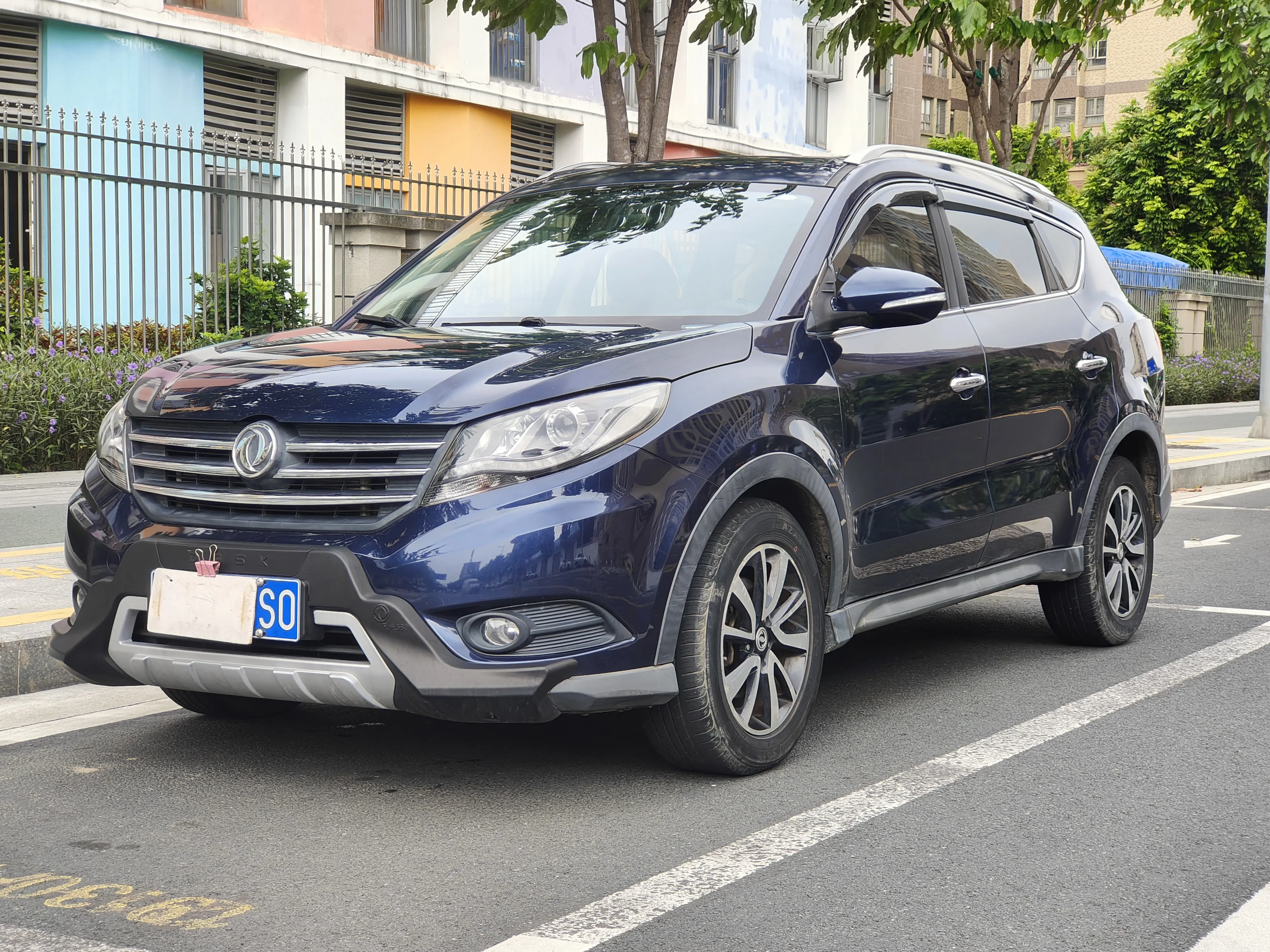 Dongfeng Fengon 580  из Китая