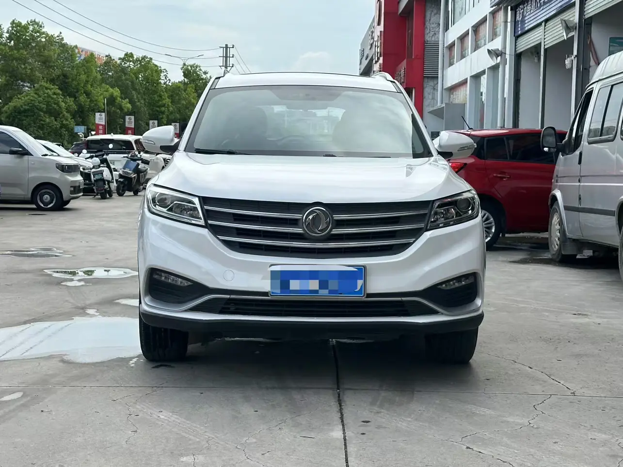 Dongfeng Fengon 580  из Китая
