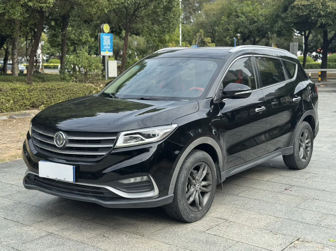 Dongfeng Fengon 580  из Китая