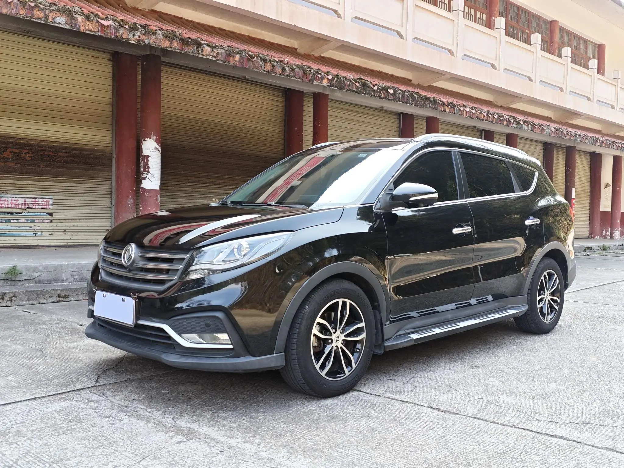 Dongfeng Fengon 580  из Китая