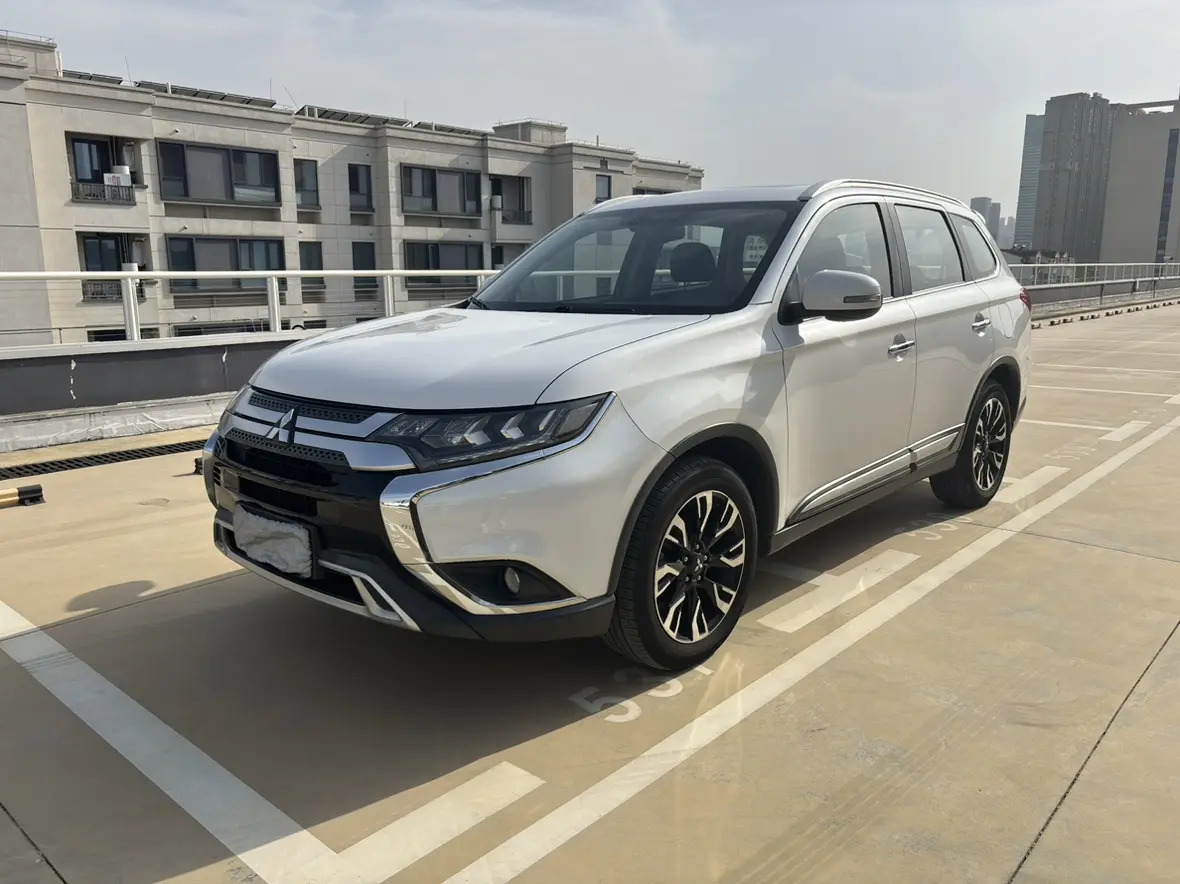 Mitsubishi Outlander  из Китая