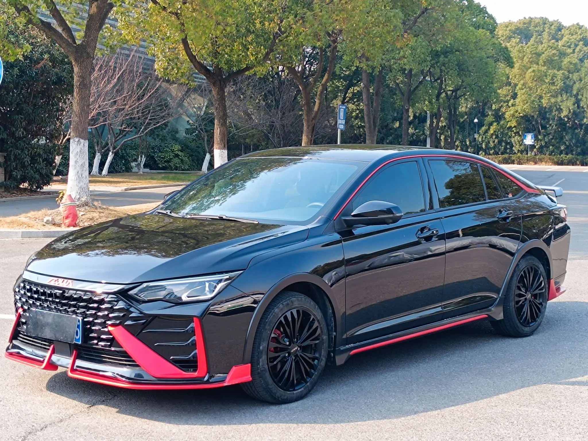 Dongfeng Yixuan MAX  из Китая