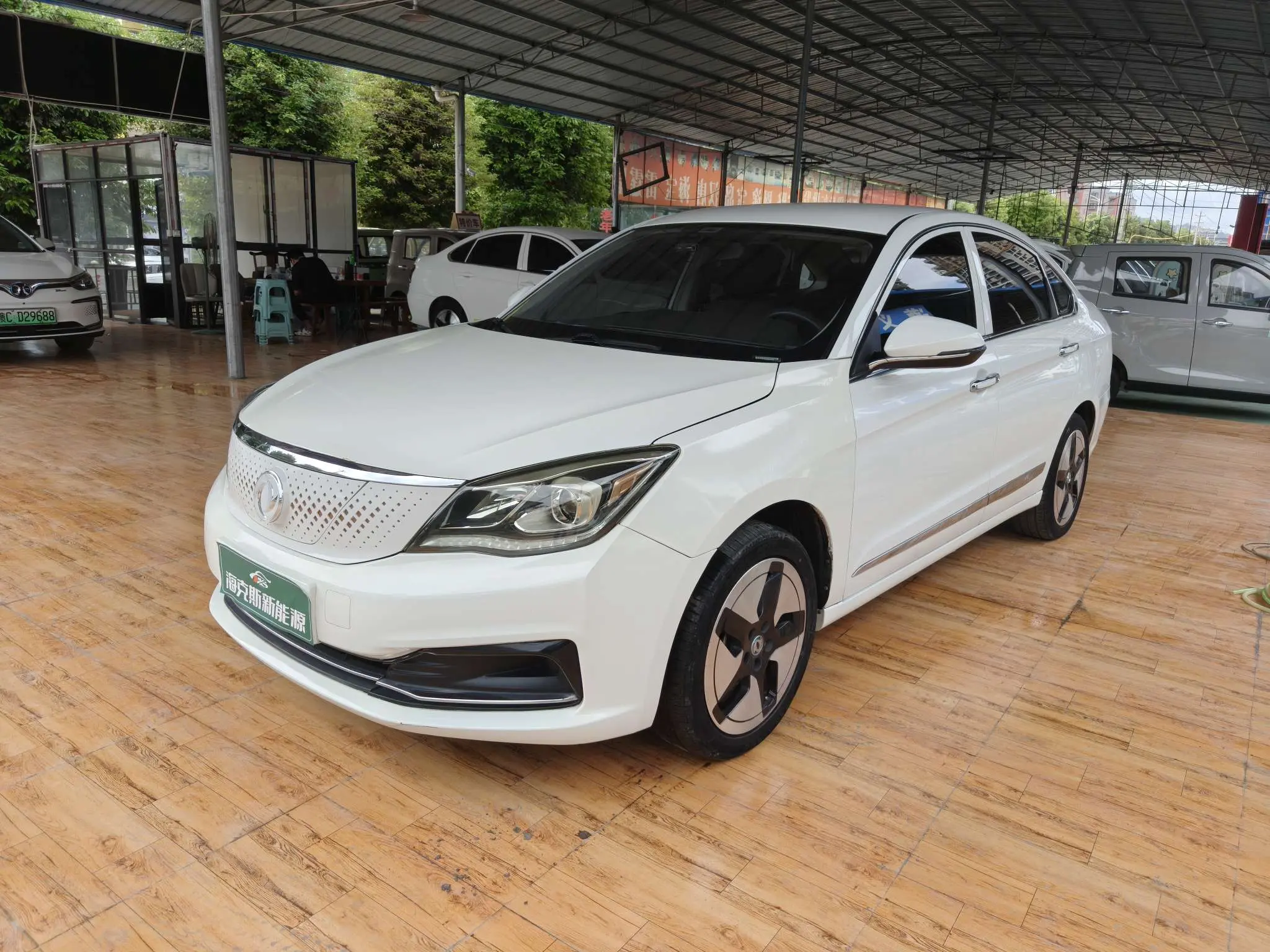 Dongfeng Fengshen E70  из Китая