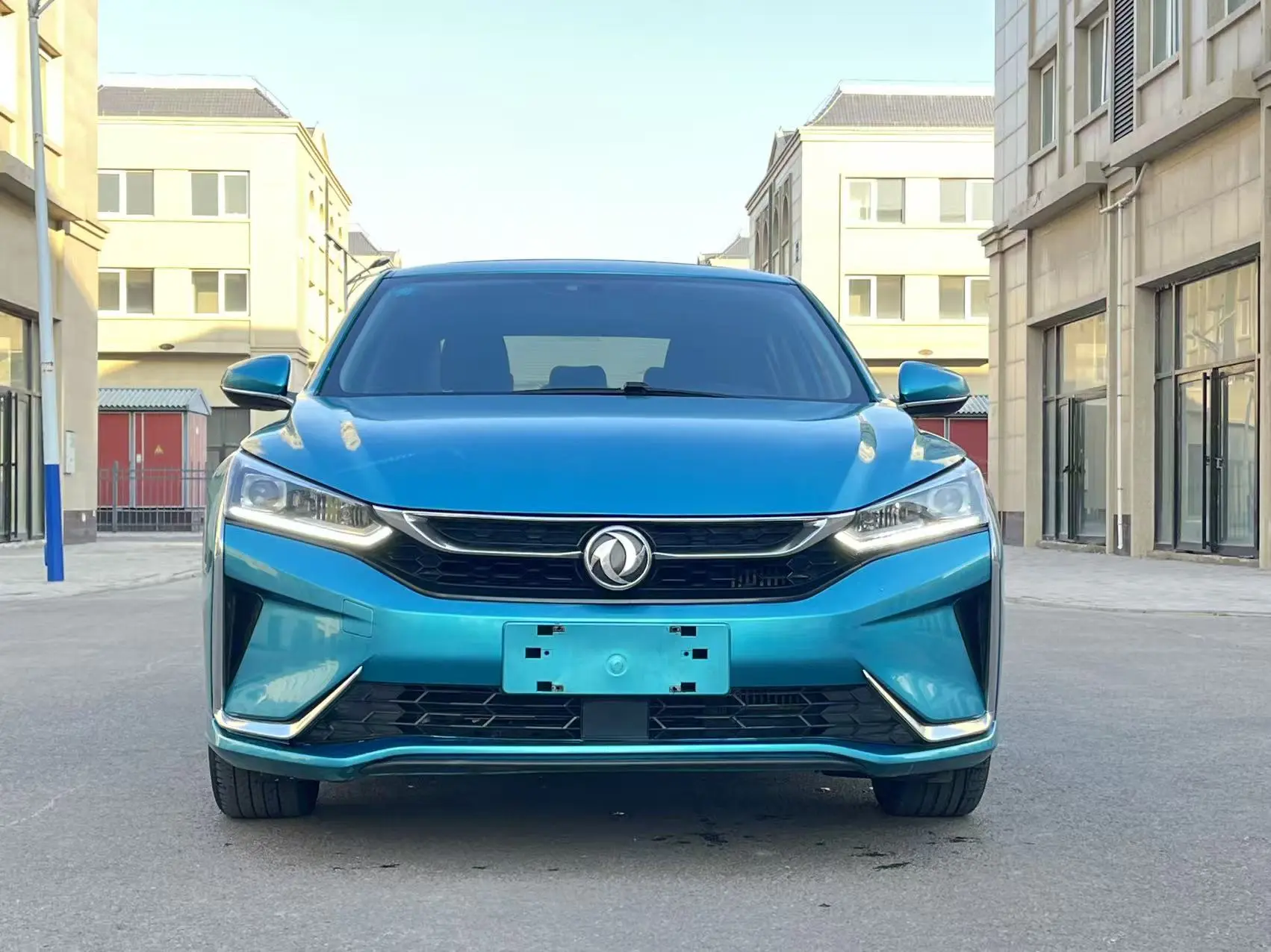 Dongfeng Yixuan  из Китая