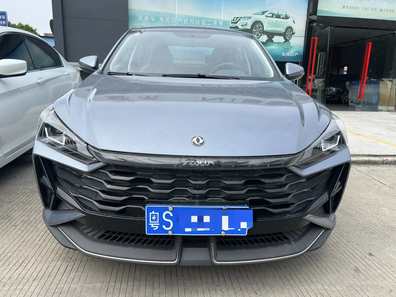 Dongfeng Yixuan  из Китая