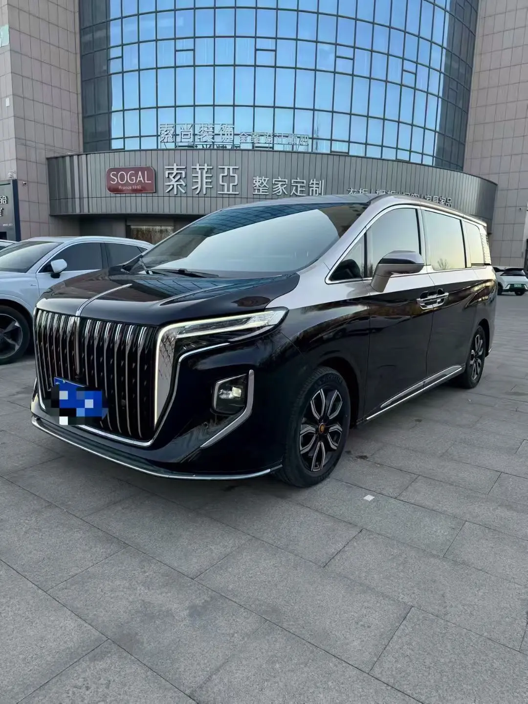 Hongqi HQ9  из Китая