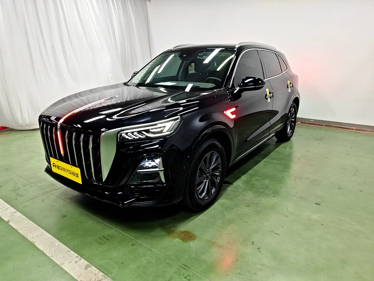 Hongqi HS5  из Китая