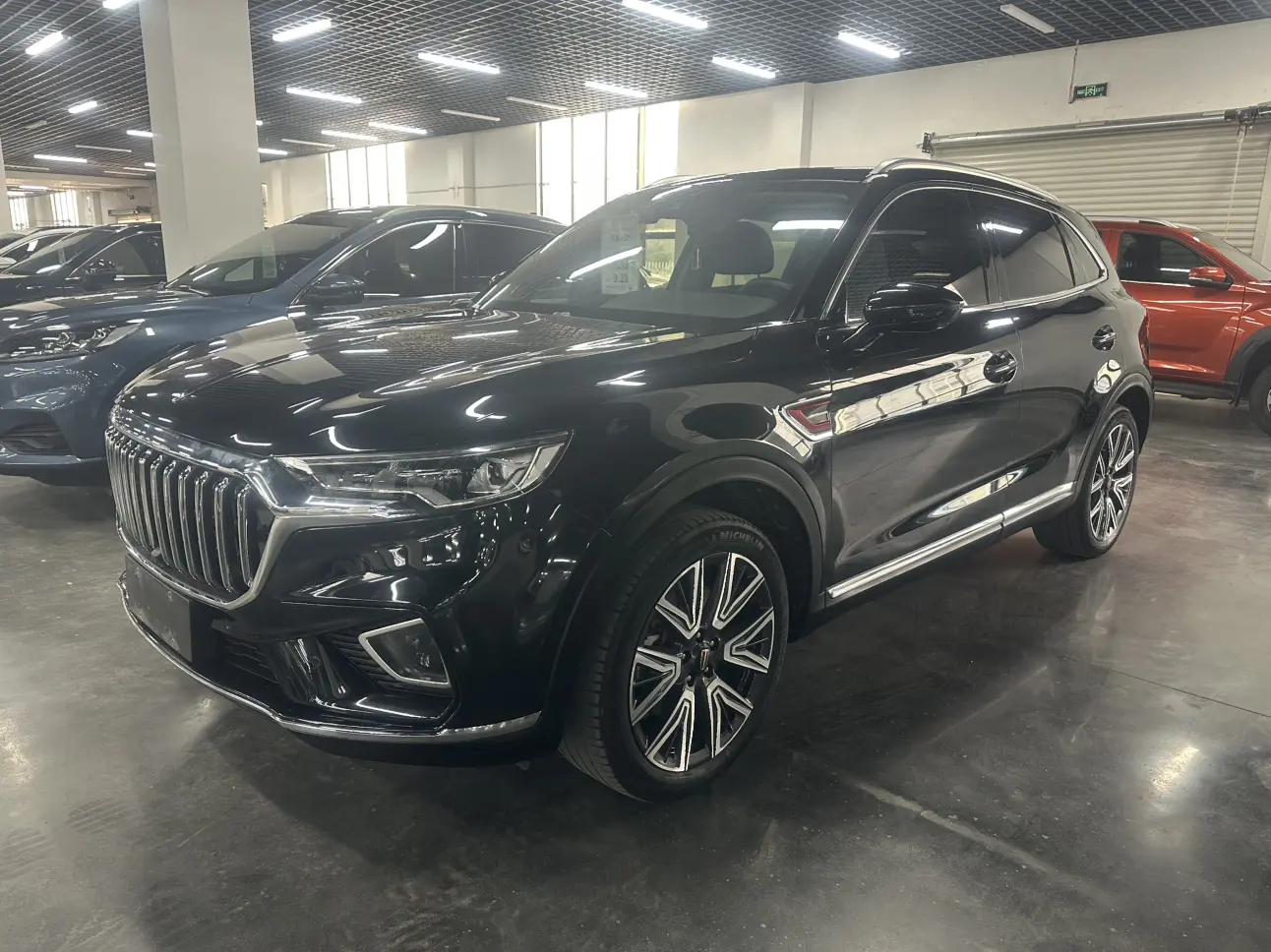 Hongqi HS5  из Китая