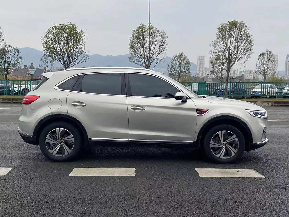 Hongqi HS5  из Китая