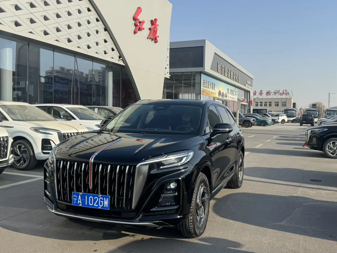 Hongqi HS3  из Китая