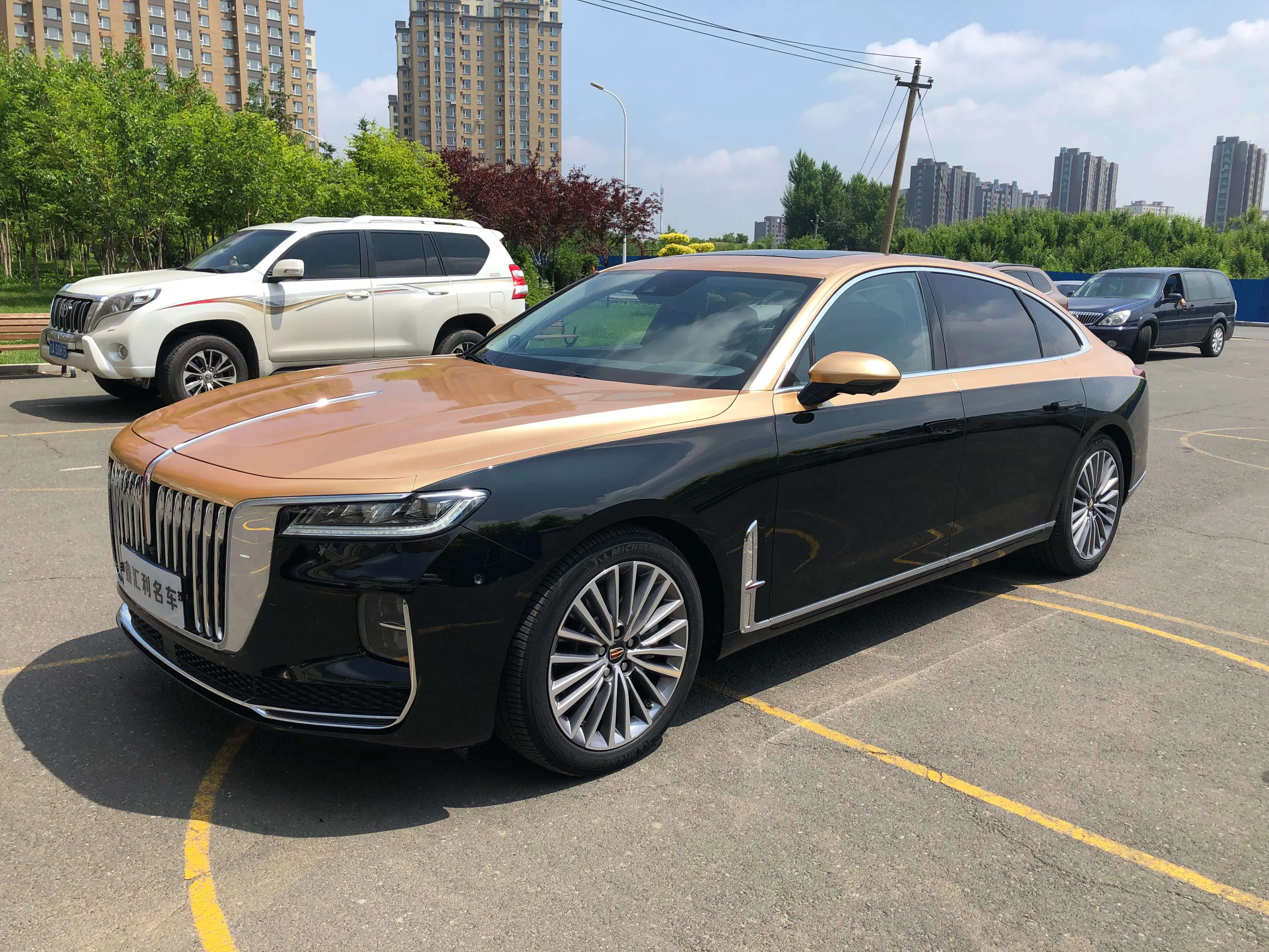 Hongqi H9  из Китая