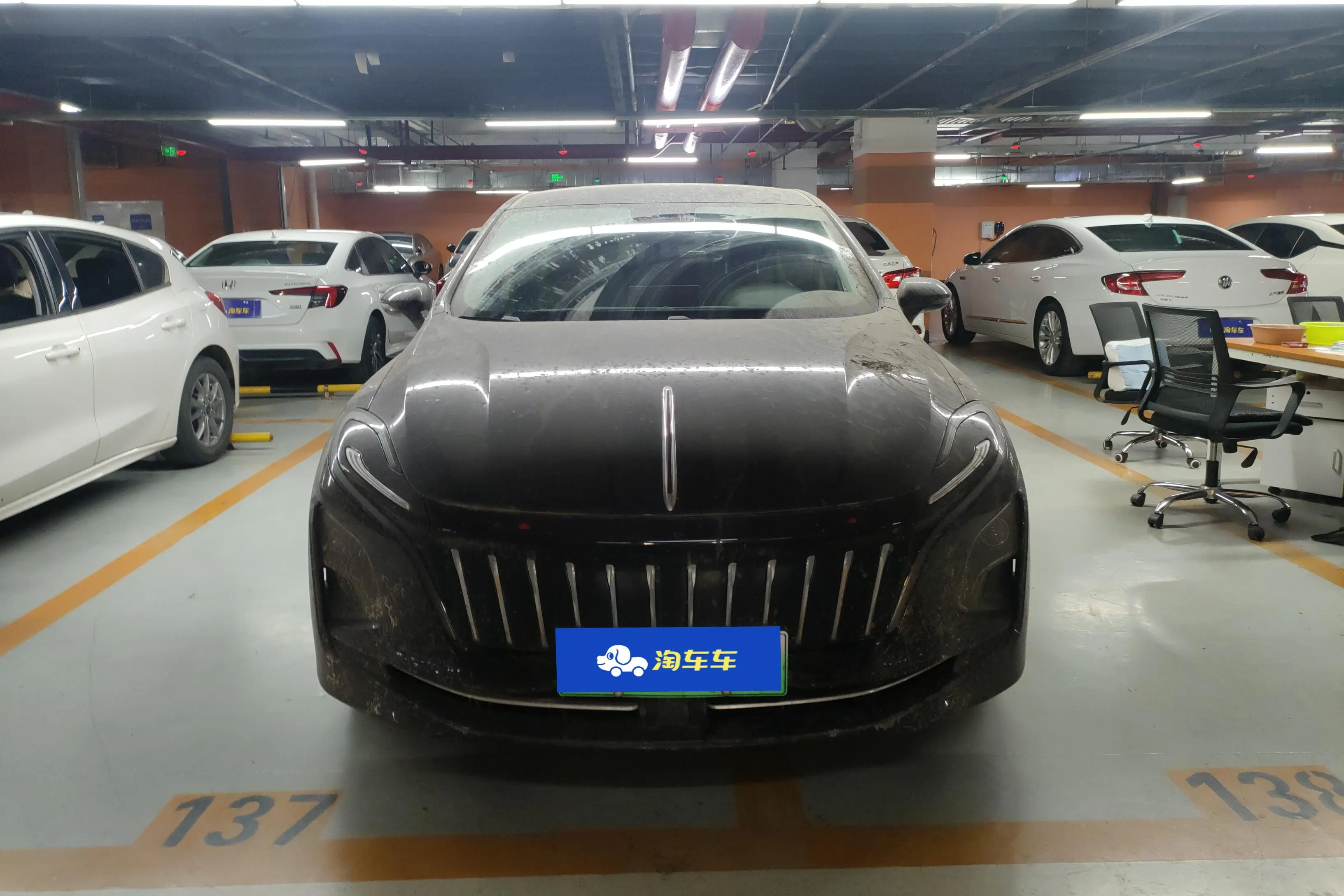 Hongqi E-QM5  из Китая