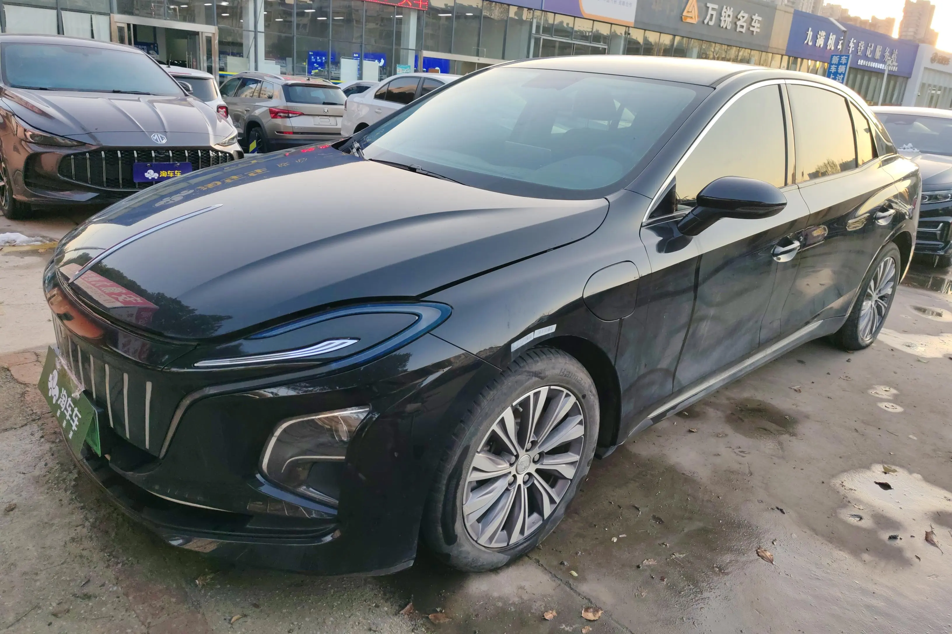 Hongqi E-QM5  из Китая