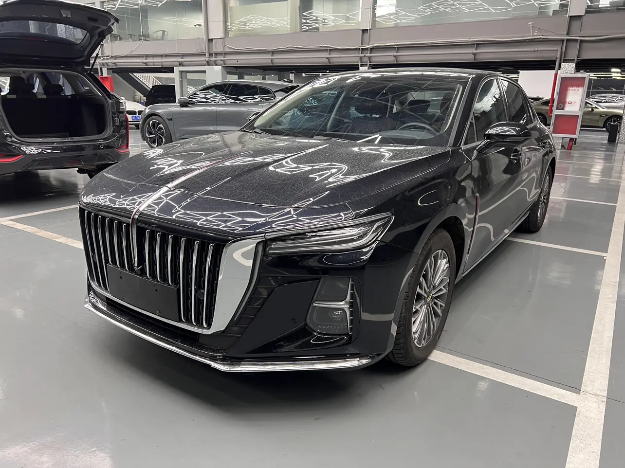 Hongqi H5  из Китая