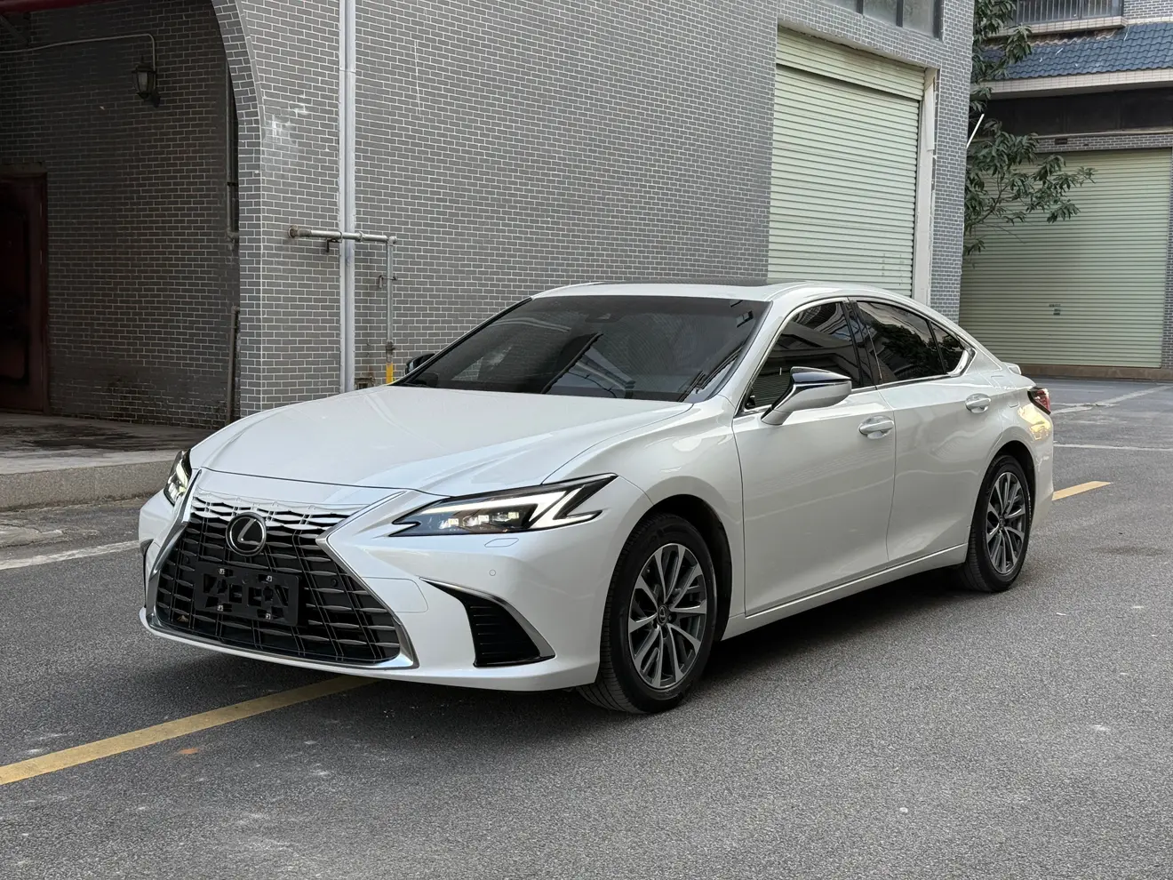 Lexus ES  из Китая
