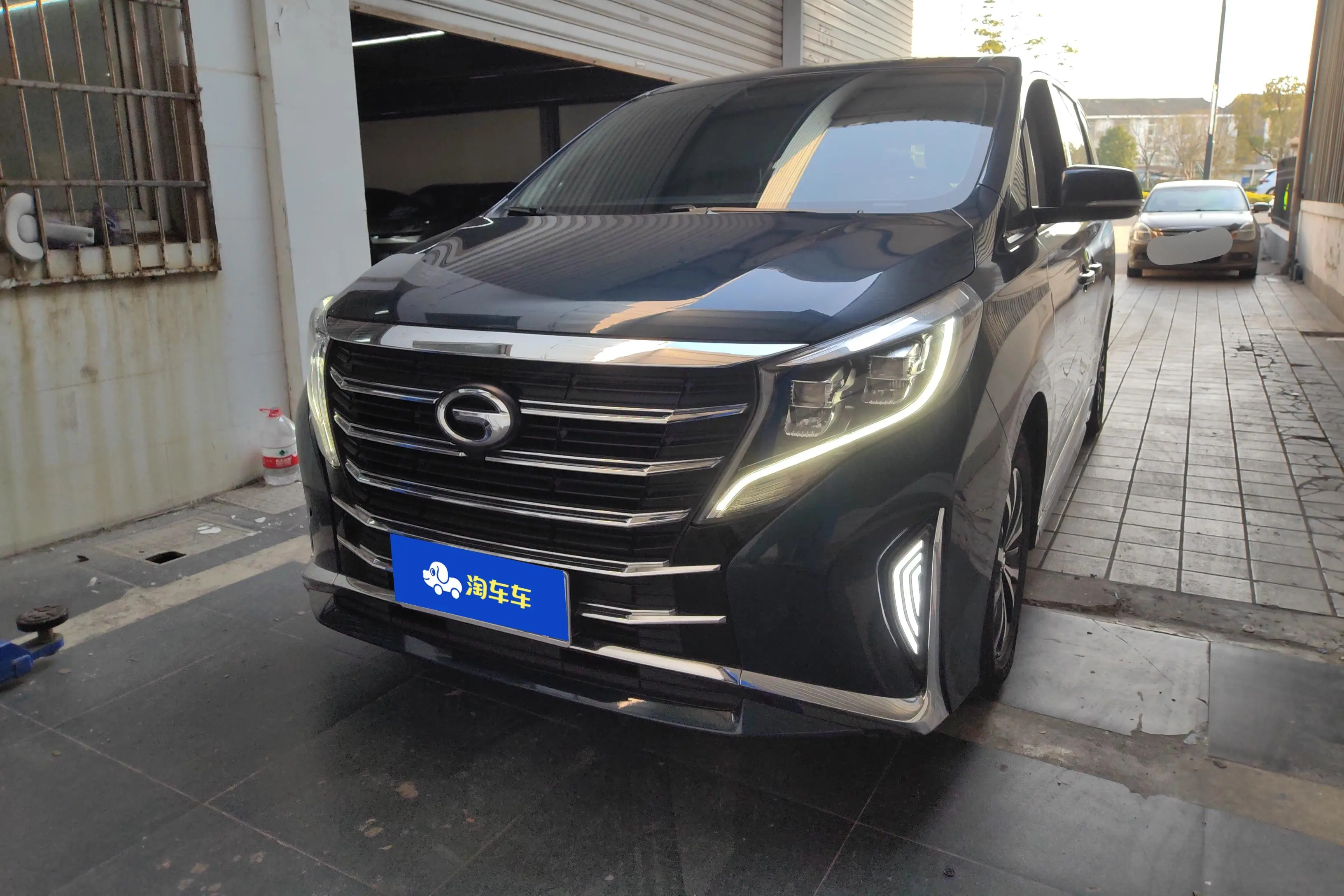 GAC Trumpchi M8  из Китая