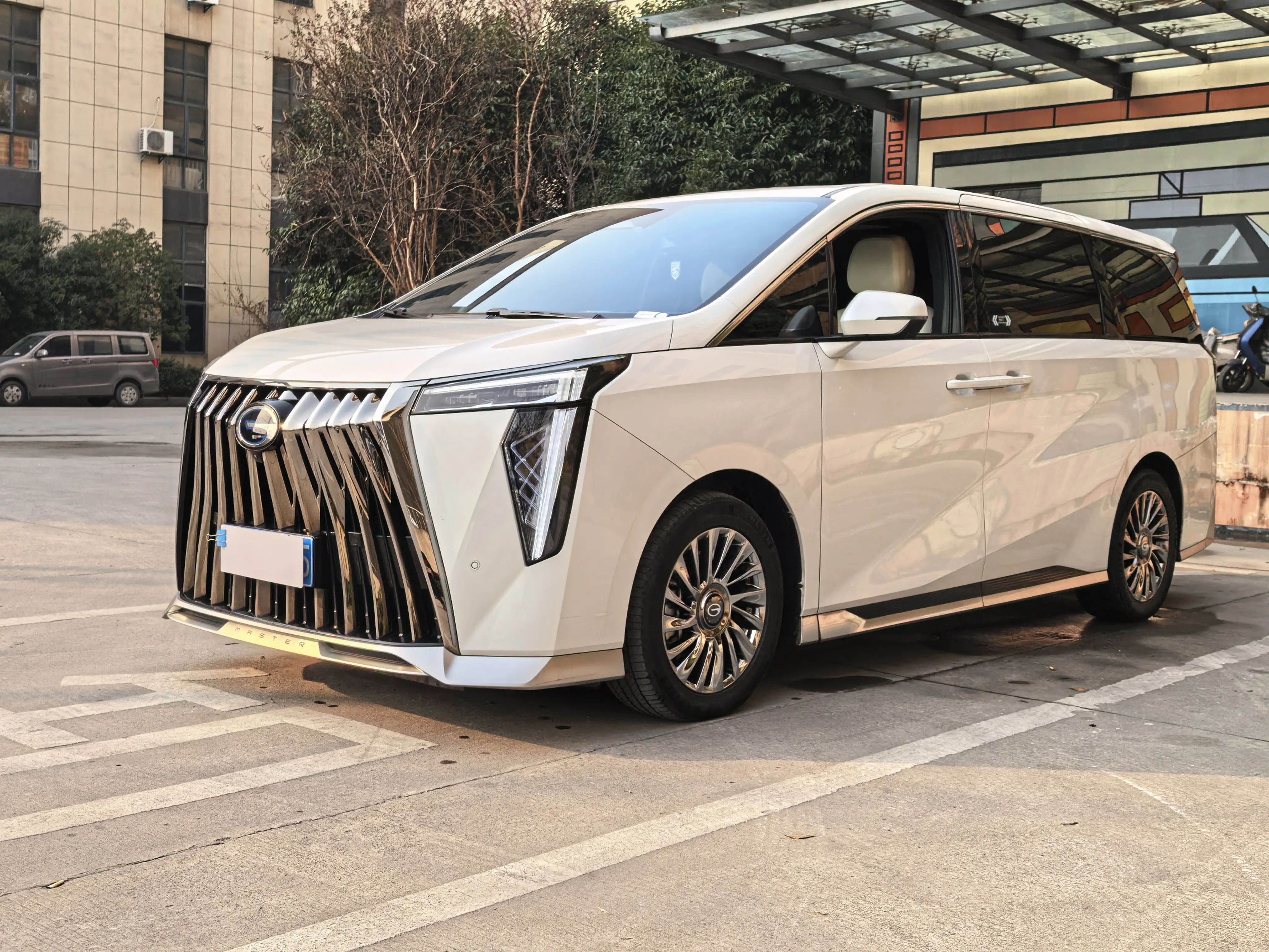 GAC Trumpchi M8  из Китая