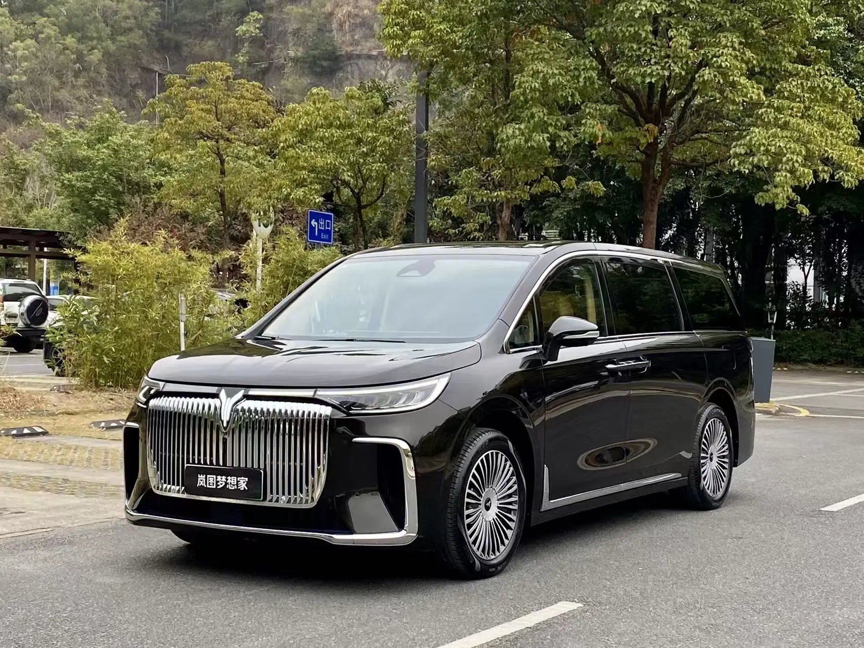 Voyah Lantu Dreamer PHEV  из Китая