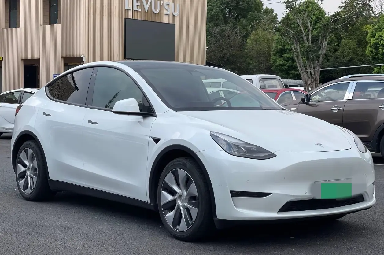 Tesla Model Y  из Китая