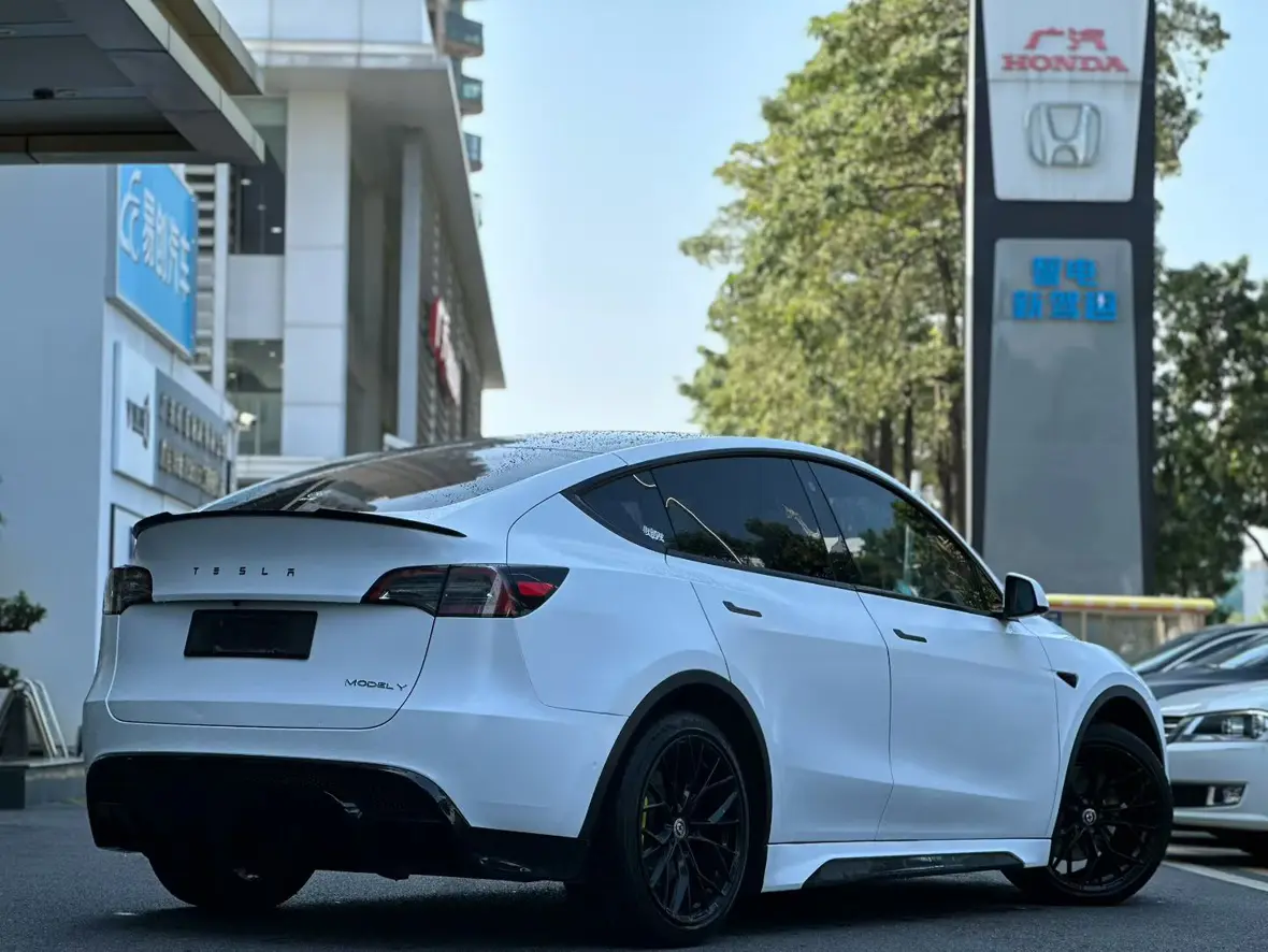 Tesla Model Y  из Китая