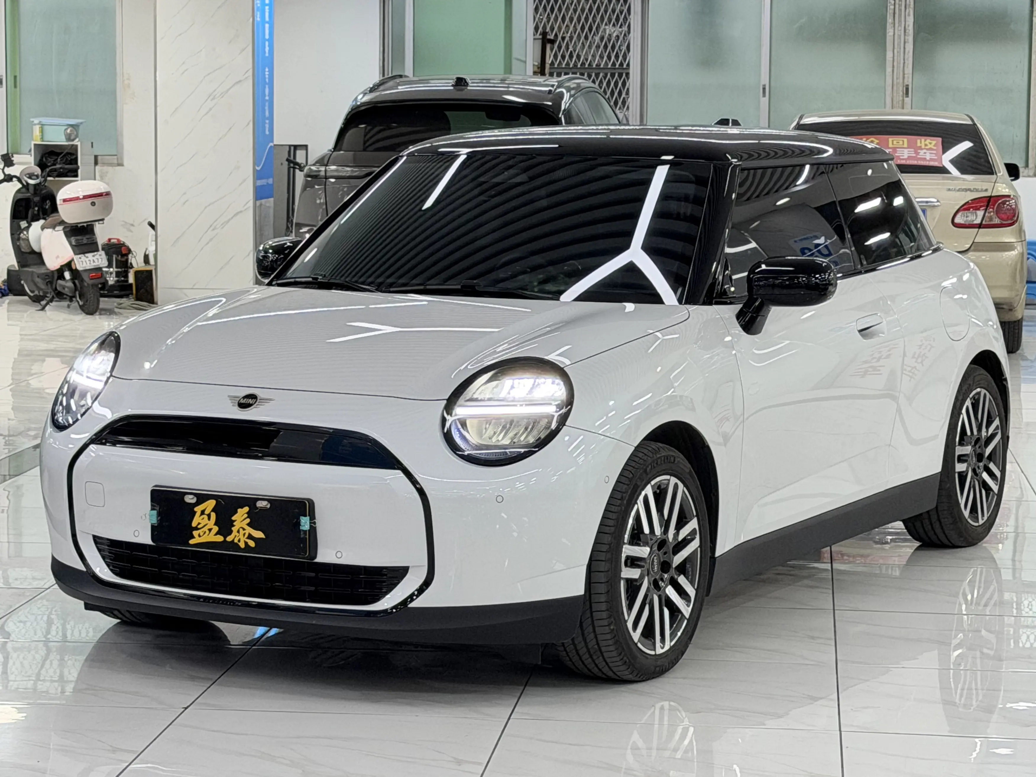 MINI ELECTRIC  COOPER  из Китая
